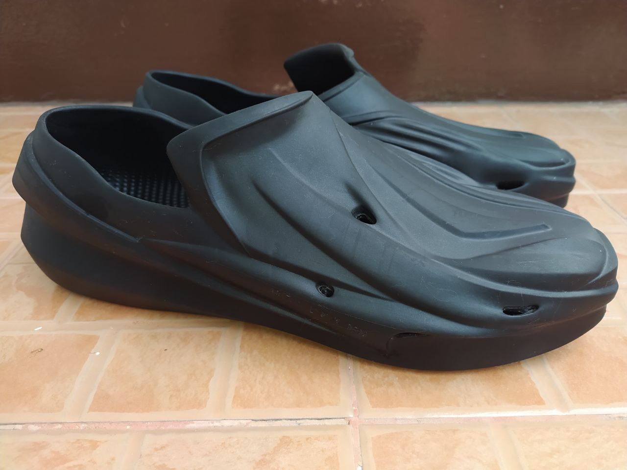 1017 ALYX 9SM ALYX BLACK RUBBER SLIPPERS SIZE 43 Size US 9 / EU 42 - 3 Thumbnail