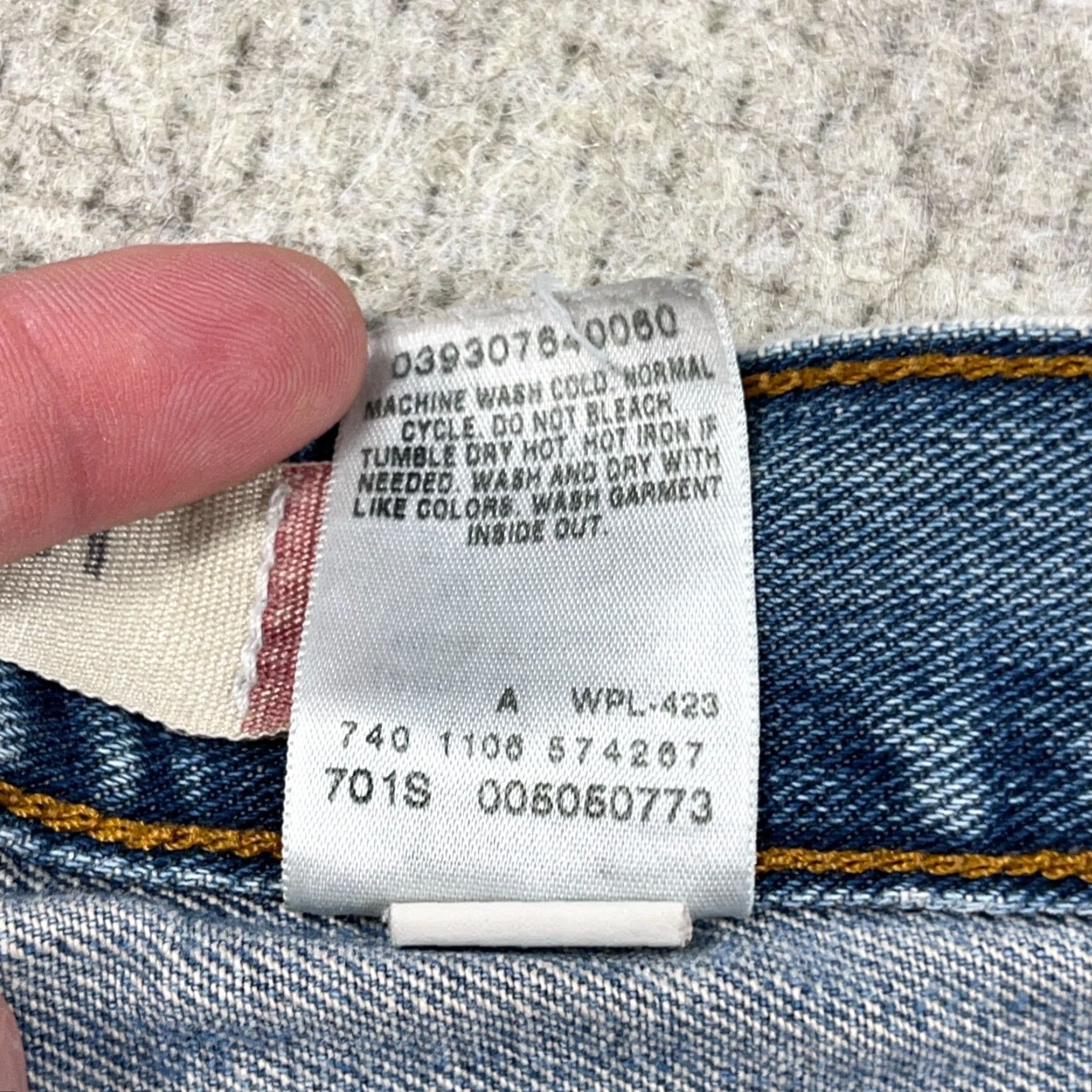 Levi's VINTAGE Levi's 505 Jeans Men 34x30 Regular Fit Straight Blue Distressed 5-Pocket Denim 34 Mens Jeans Regular Modern American Classic Levi's 505 Size US 34 / EU 50 - 6 Thumbnail