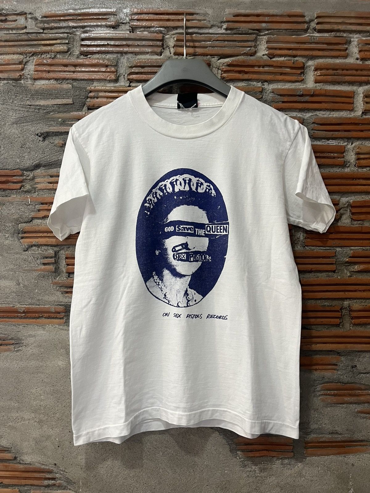 Band Tees Vintage Sex Pistols God Save The Queen 90’s Tshirt Size US M / EU 48-50 / 2 - 2 Thumbnail