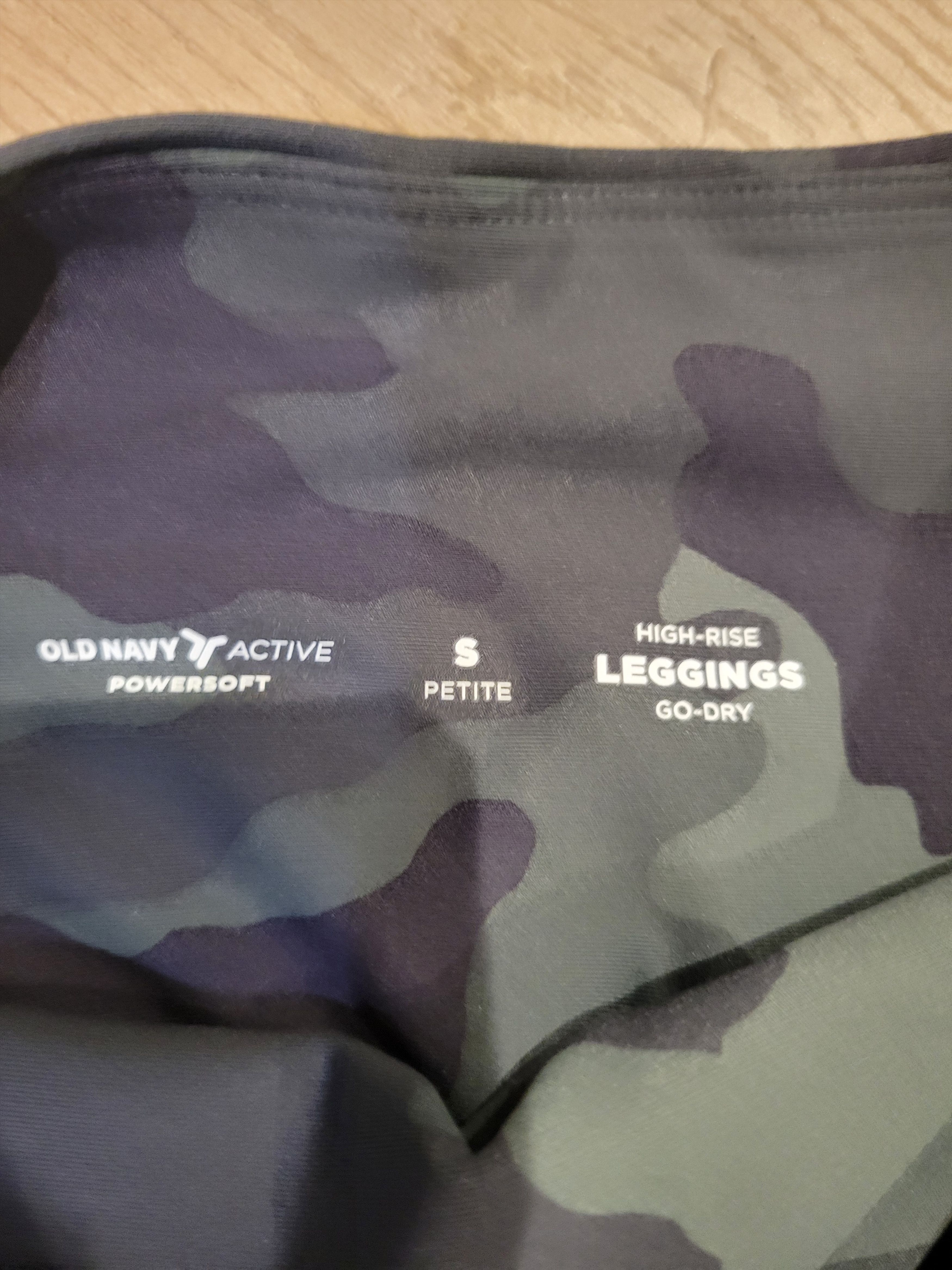Old Navy Old Navy Sports Bra Light Support PowerSoft Longline Camo Size S / US 4 / IT 40 - 8 Thumbnail