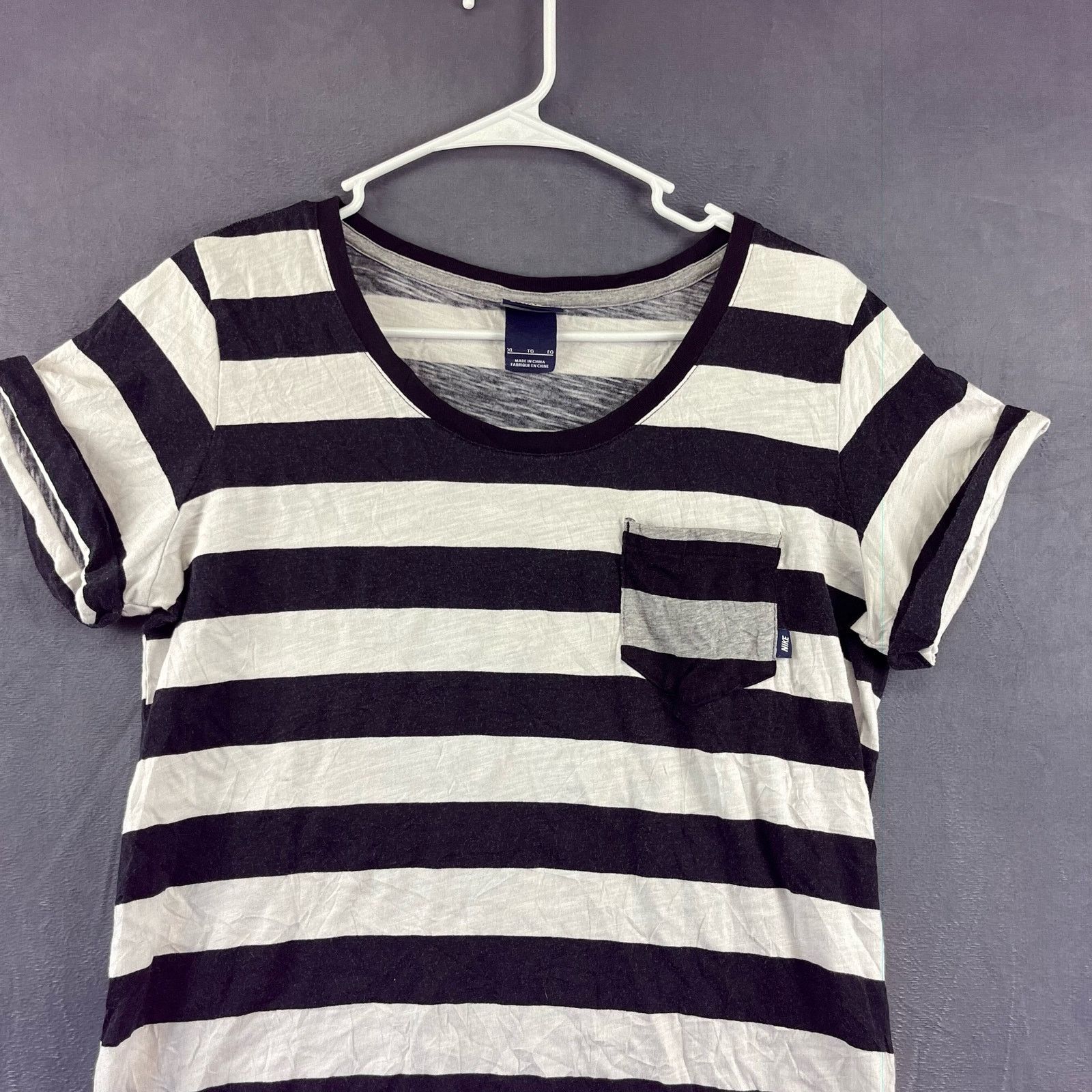 Nike Vintage Nike Striped Women's XL Casual T Shirt Curved Hem Size XL / US 12-14 / IT 48-50 - 1 Thumbnail