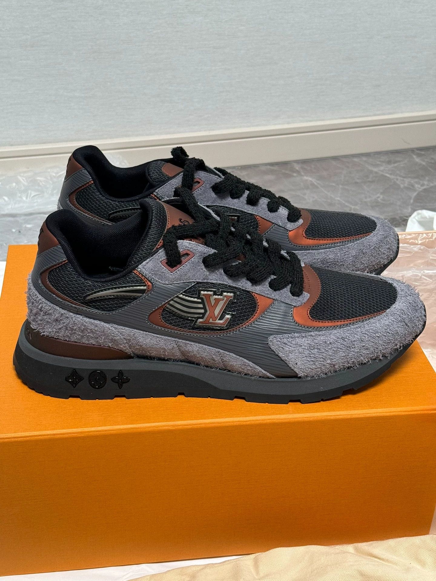Louis Vuitton LV Men's Black/Gray Sneakers Size 44 Size US 11 / EU 44 - 3 Thumbnail