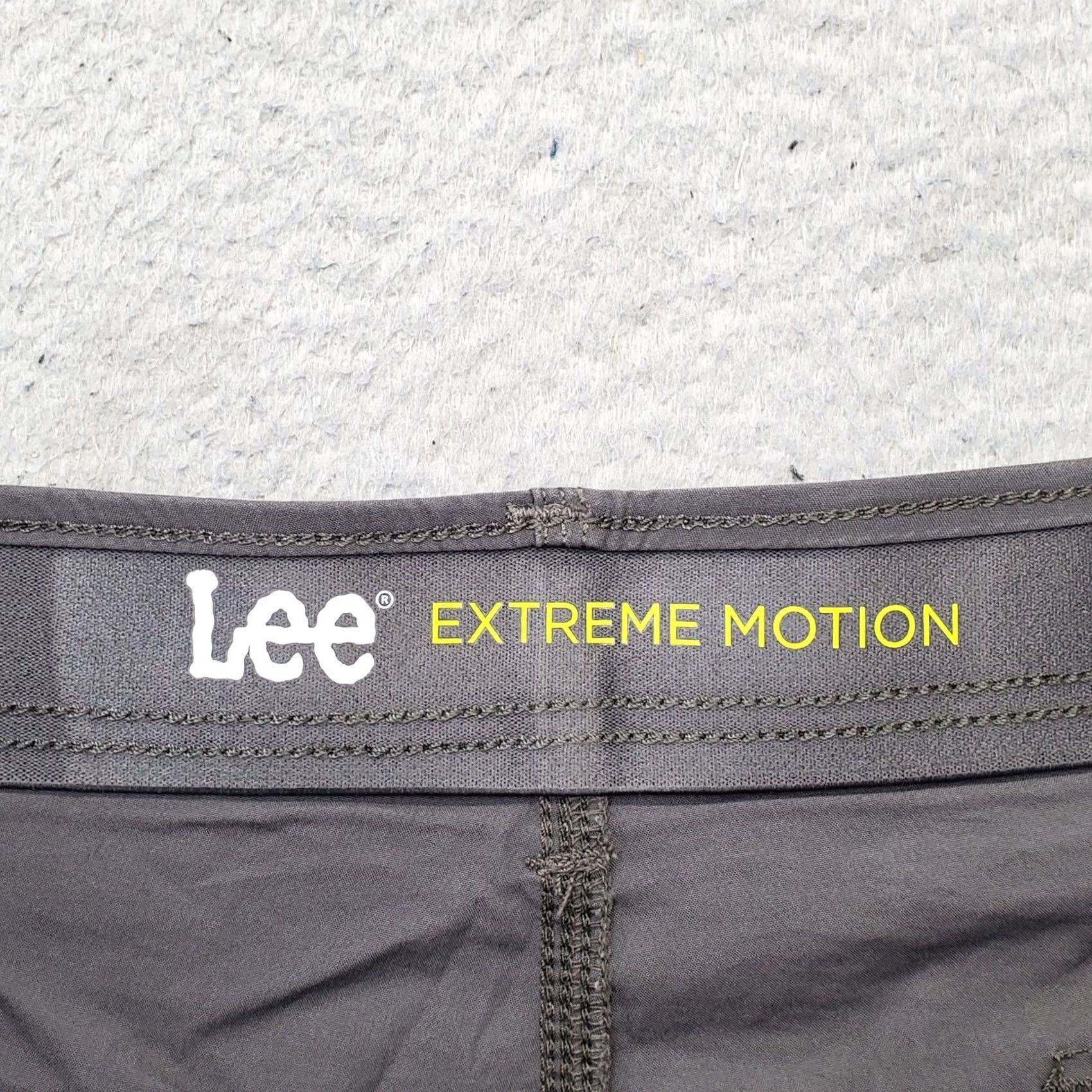 Lee Lee Mens Cargo Shorts 50 Gray Extreme Motion Relaxed Fit Waistband Cotton Cotton Cargo Pocket 10.25 Inseam 23.25 Inseam 24.25 Waist Size US 34 / EU 50 - 6 Thumbnail