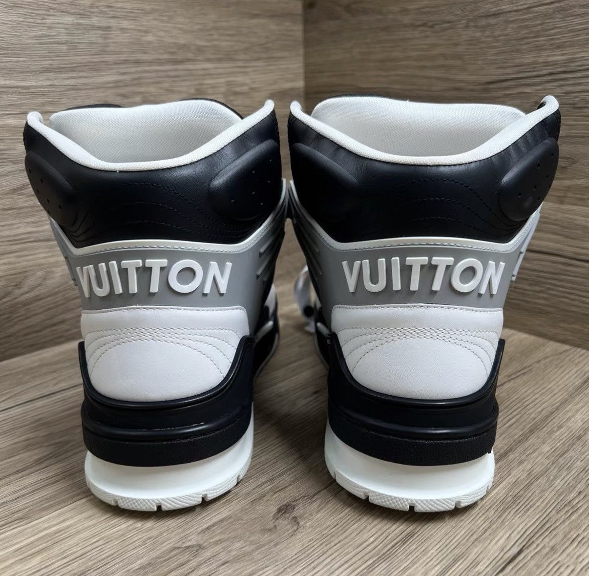 Louis Vuitton Louis Vuitton Trainer Black & White High-top Sneakers J41 Size US 8 / EU 41 - 5 Thumbnail