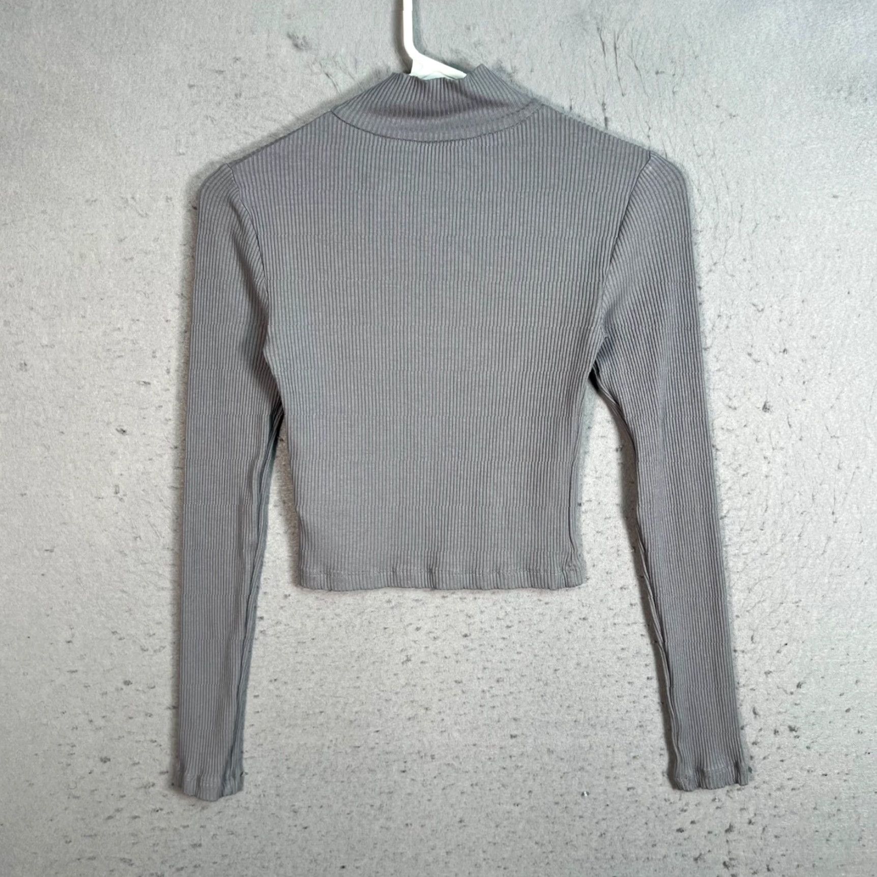 Vintage VINTAGE NA-KD Women Top Shirt XXS Grey Cropped Long Sleeve Zip Detail Womens Light Knit 90s/2000s Style Size XXS / US 00 / IT 34 - 2 Thumbnail