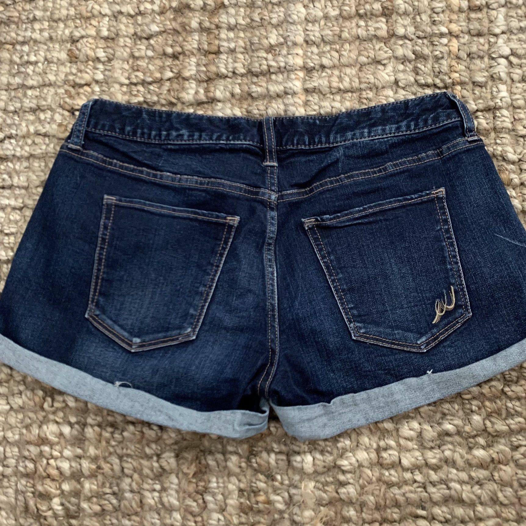 Express Express Jeans Shorts Women 8 Mid Rise Dark Wash Denim Cuffed 2.0 Inseam Boyfriend Regular Fit Logo Accent Size 30" / US 8 / IT 44 - 3 Thumbnail