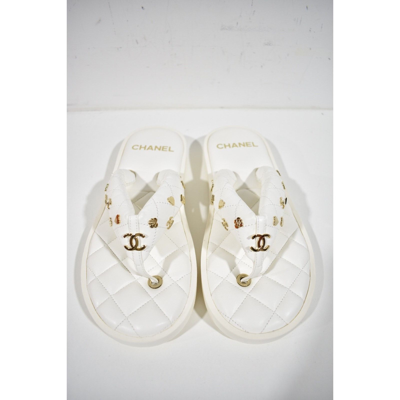 Chanel Chanel 23P White Quilted Charms Padded Pool Thong Logo Size US 10 / IT 40 - 6 Thumbnail