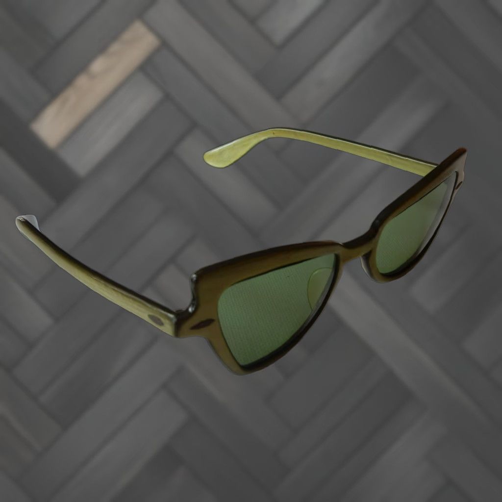 VINTAGE Ray-Ban Sunglasses Cat Eye Polarized Green Frame Women Adult - Size Unknown - Bausch & Lomb Era