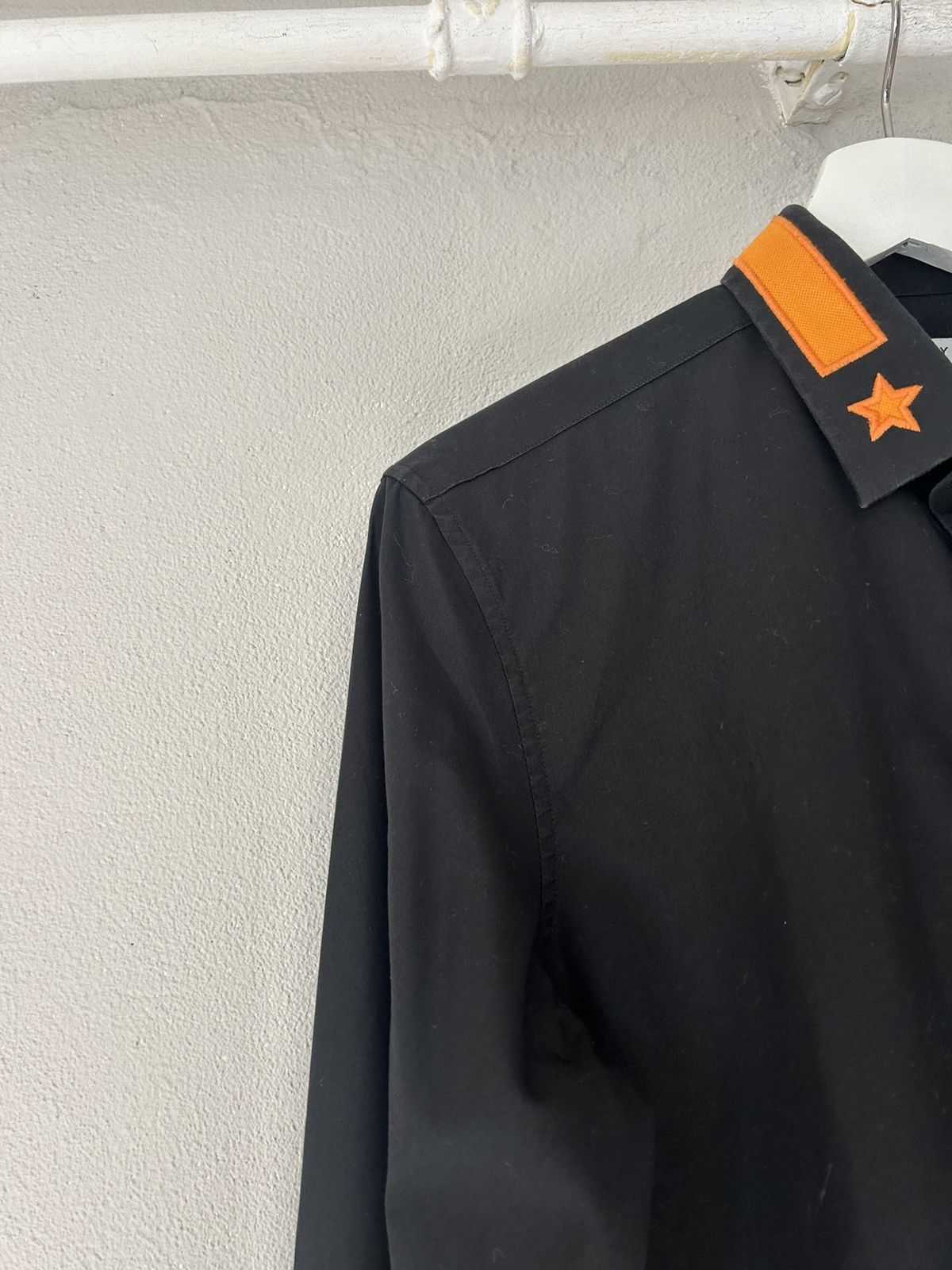 Givenchy Givenchy Black Shirt w/ Orange Star Embroidery Collar Size US M / EU 48-50 / 2 - 4 Thumbnail