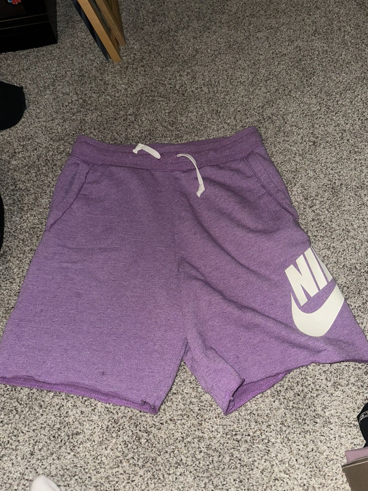 Nike Nike sweat shorts purple SMALL Size US 30 / EU 46 - 1 Thumbnail