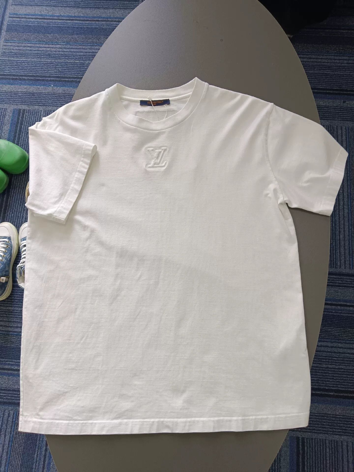 Louis Vuitton Louis Vuitton Reversed Logo T-Shirt L Size US L / EU 52-54 / 3 - 1 Thumbnail
