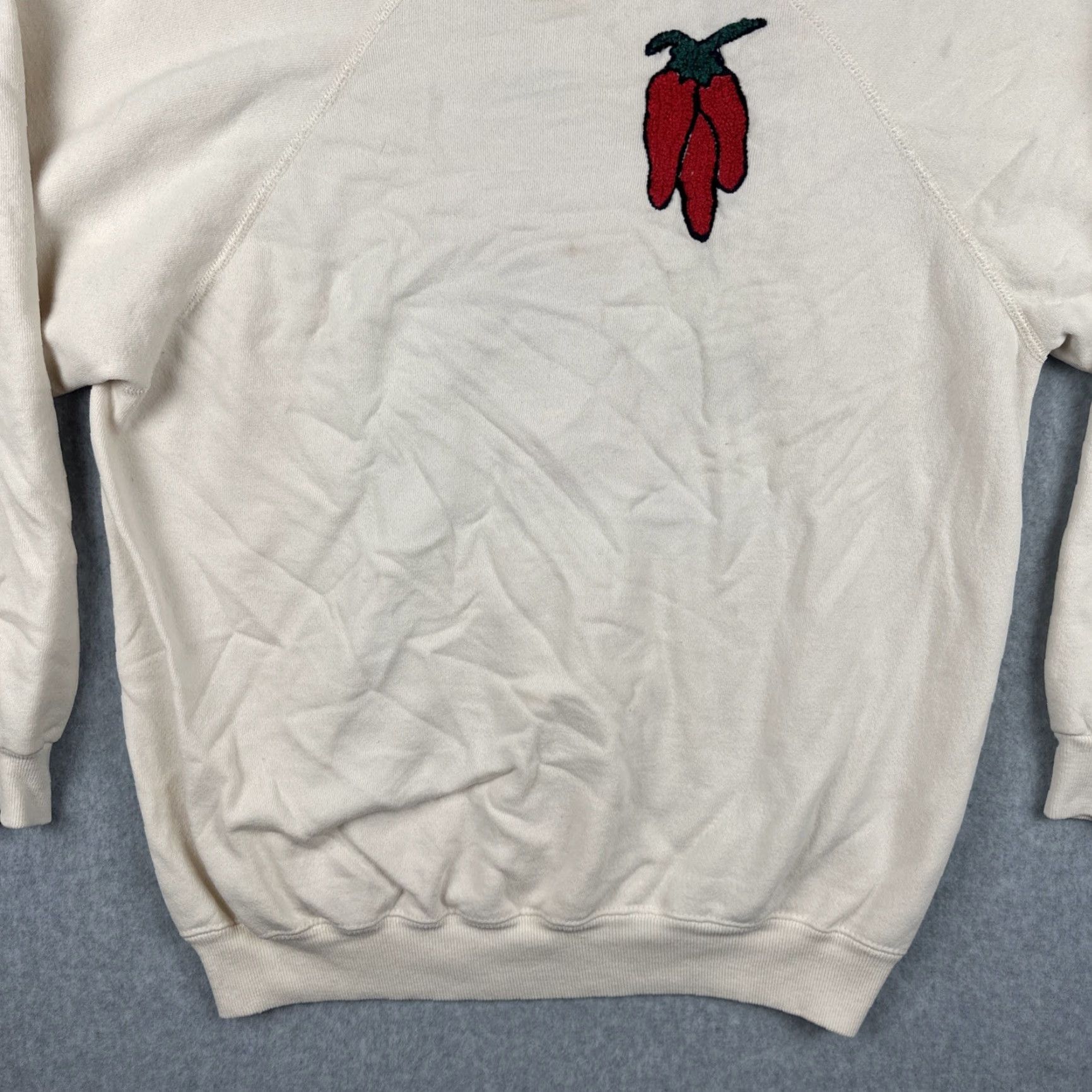 Hanes VINTAGE Hanes XL Raglan Sweatshirt Embroidered Chile Ristra White USA Men Size US XL / EU 56 / 4 - 4 Thumbnail