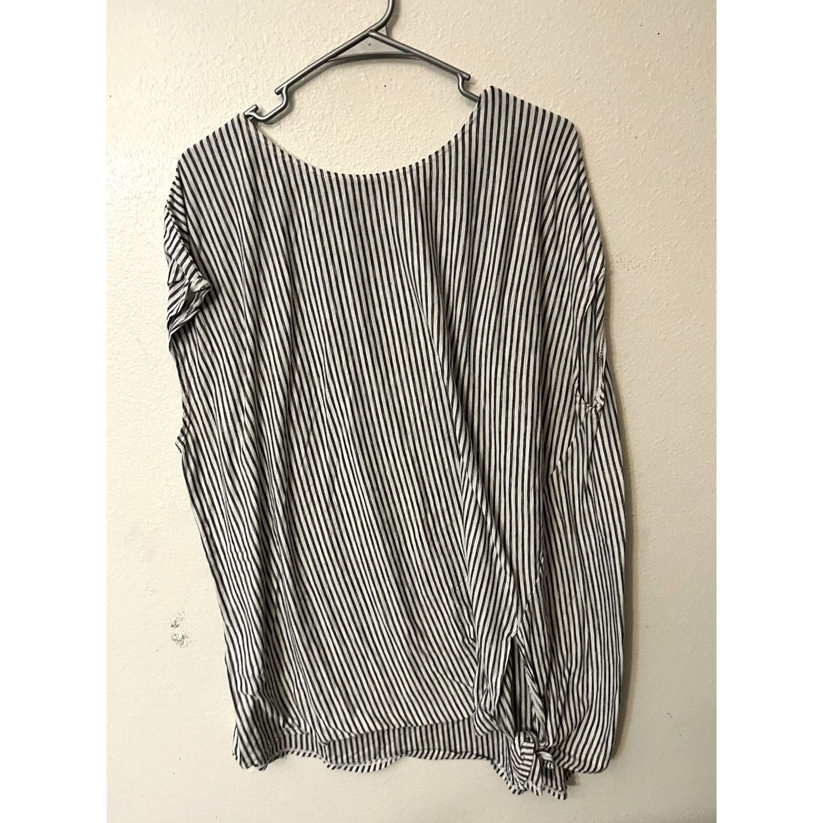 Vintage Max Studio Pullover Top Women’s SZ 2X Black White Striped Tie Wrist Size XXL / US 16-18 / IT 52-54 - 2 Thumbnail