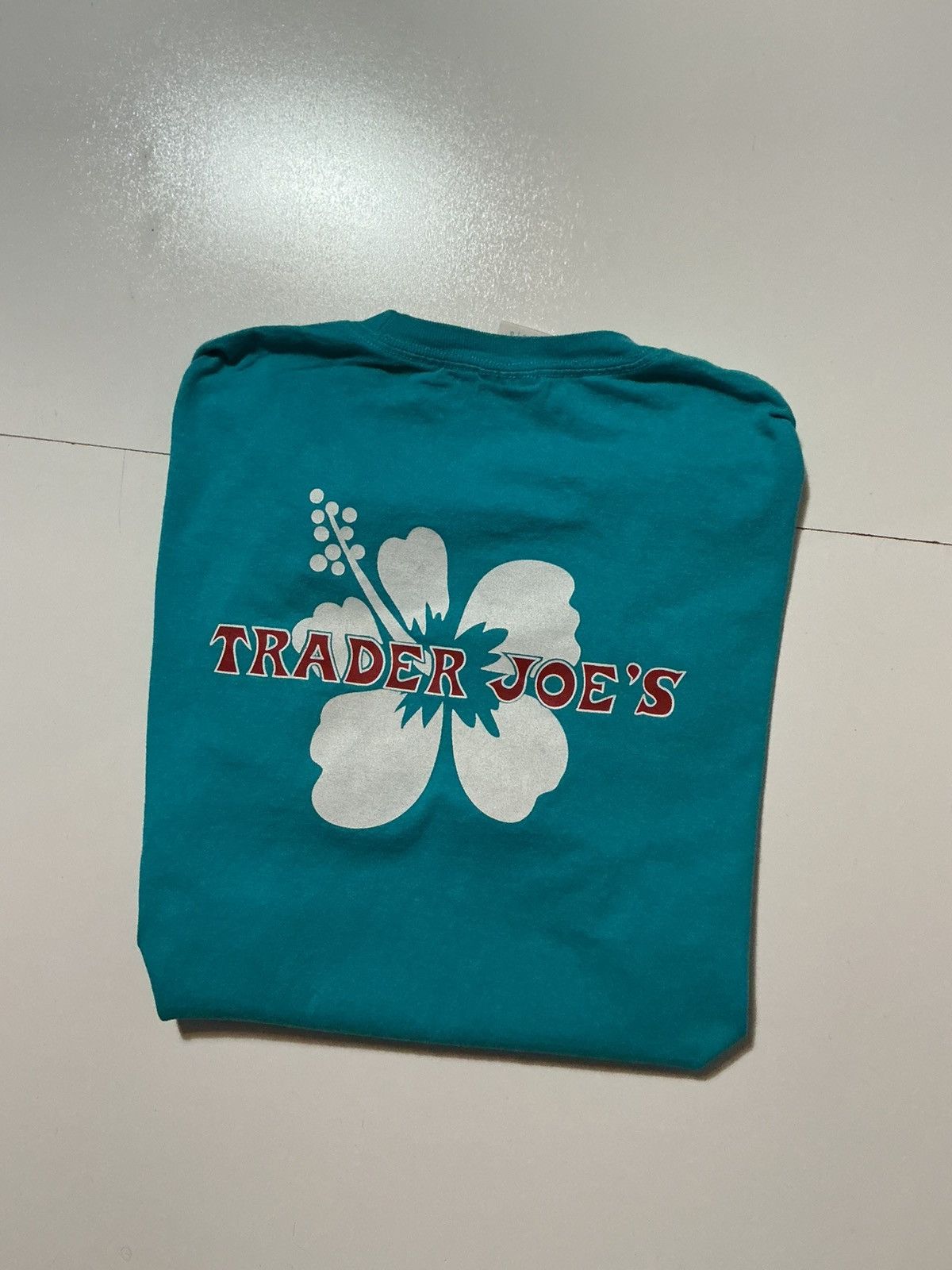 Port & Company Trader Joes Grocery Store Hibiscus Flower Graphic T-Shirt Size US L / EU 52-54 / 3 - 1 Thumbnail