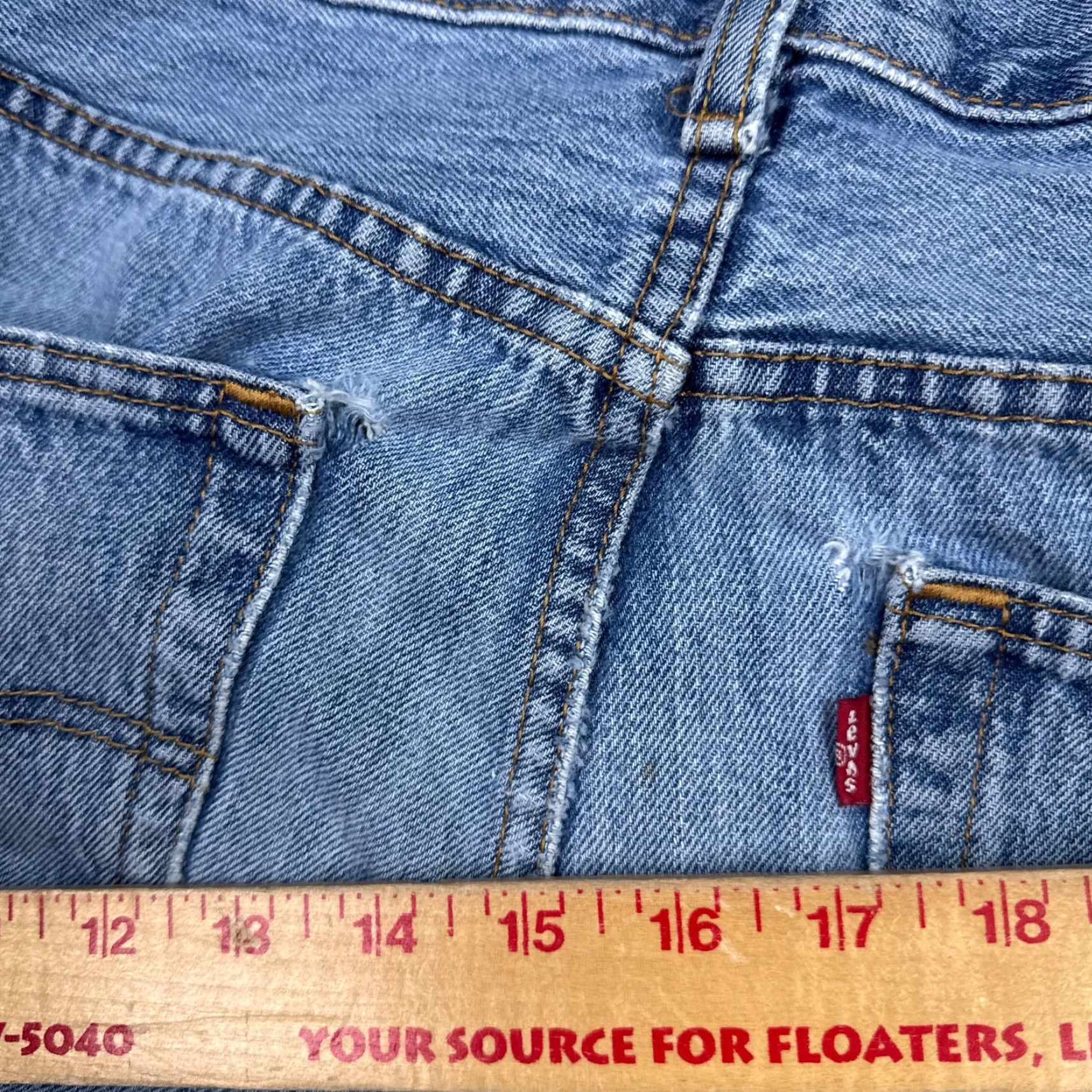 Levi's Levi's 501 Jeans Mens 33x32 Blue Button Fly Distressed Thrashed Vintage? No Jeans Size US 33 - 7 Thumbnail