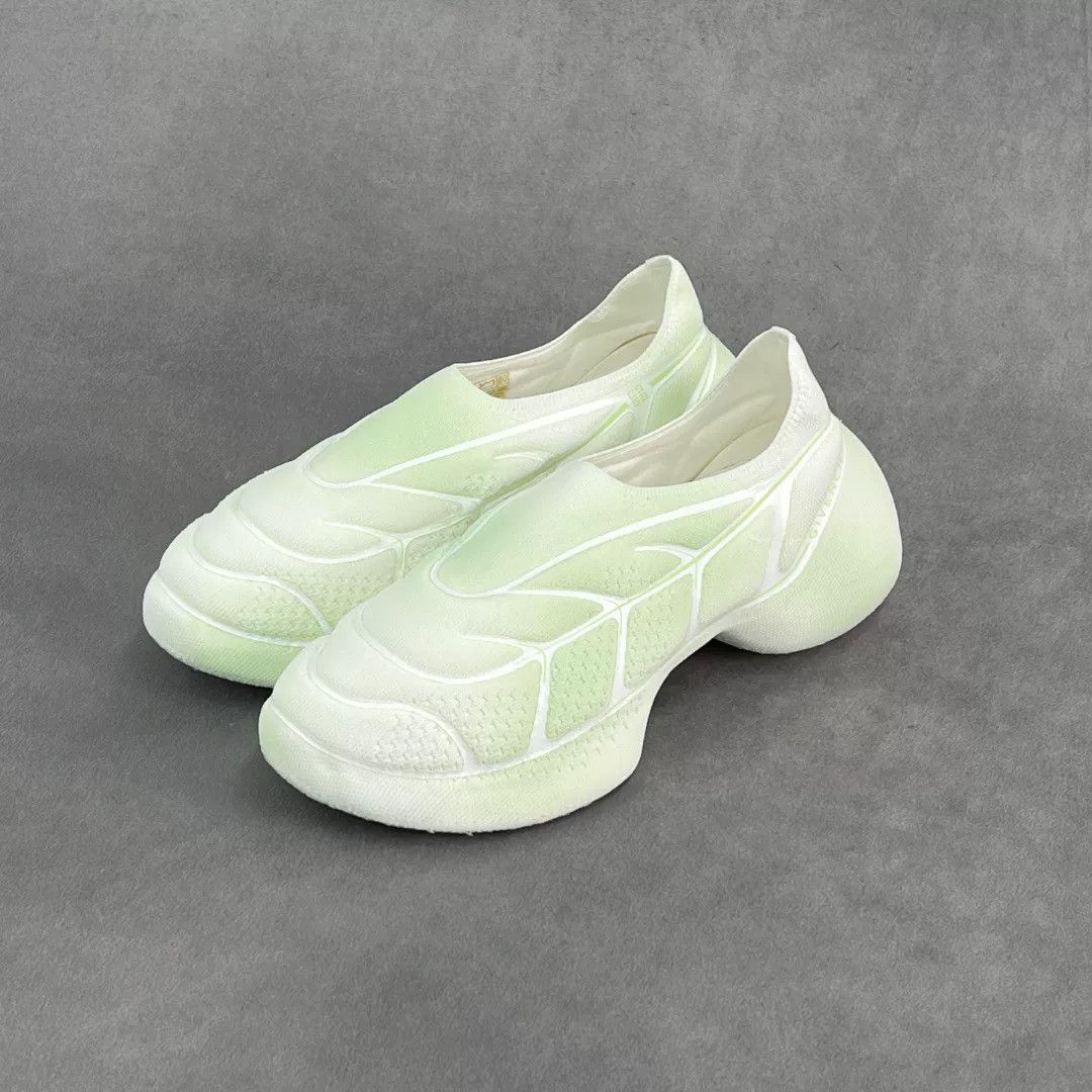 Givenchy Givenchy Retro Lowtop Sneakers 8 Men Size US 8 / EU 41 - 1 Thumbnail