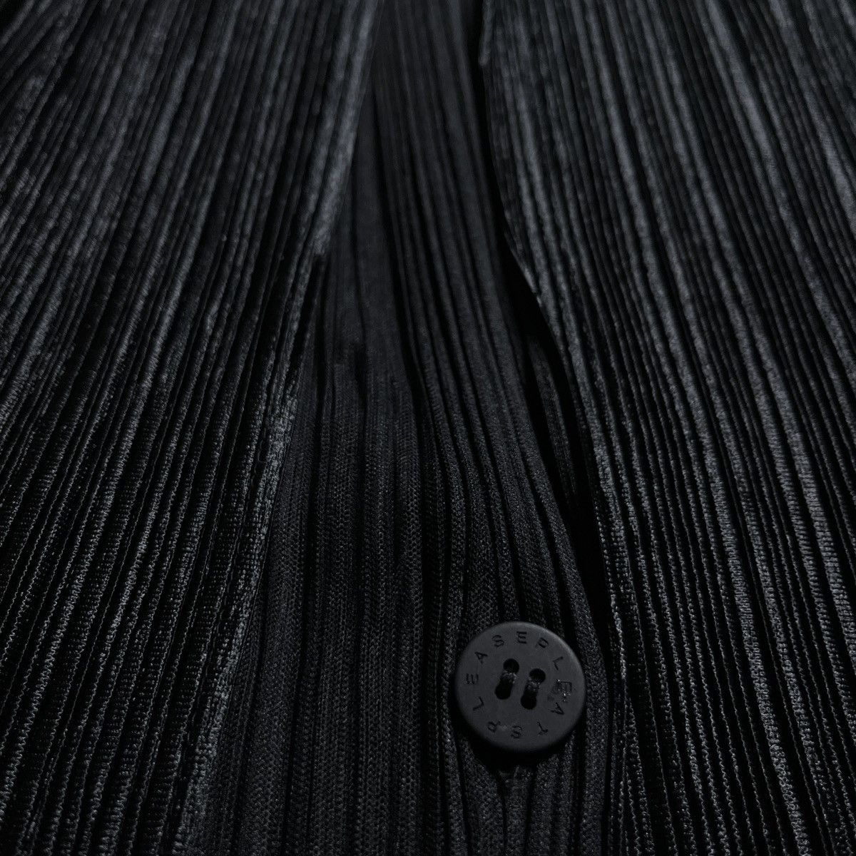 Pleats Please Issey Miyake Pleats Please Issey Miyake Black Long-sleeve Cardigan Size M / US 6-8 / IT 42-44 - 3 Thumbnail
