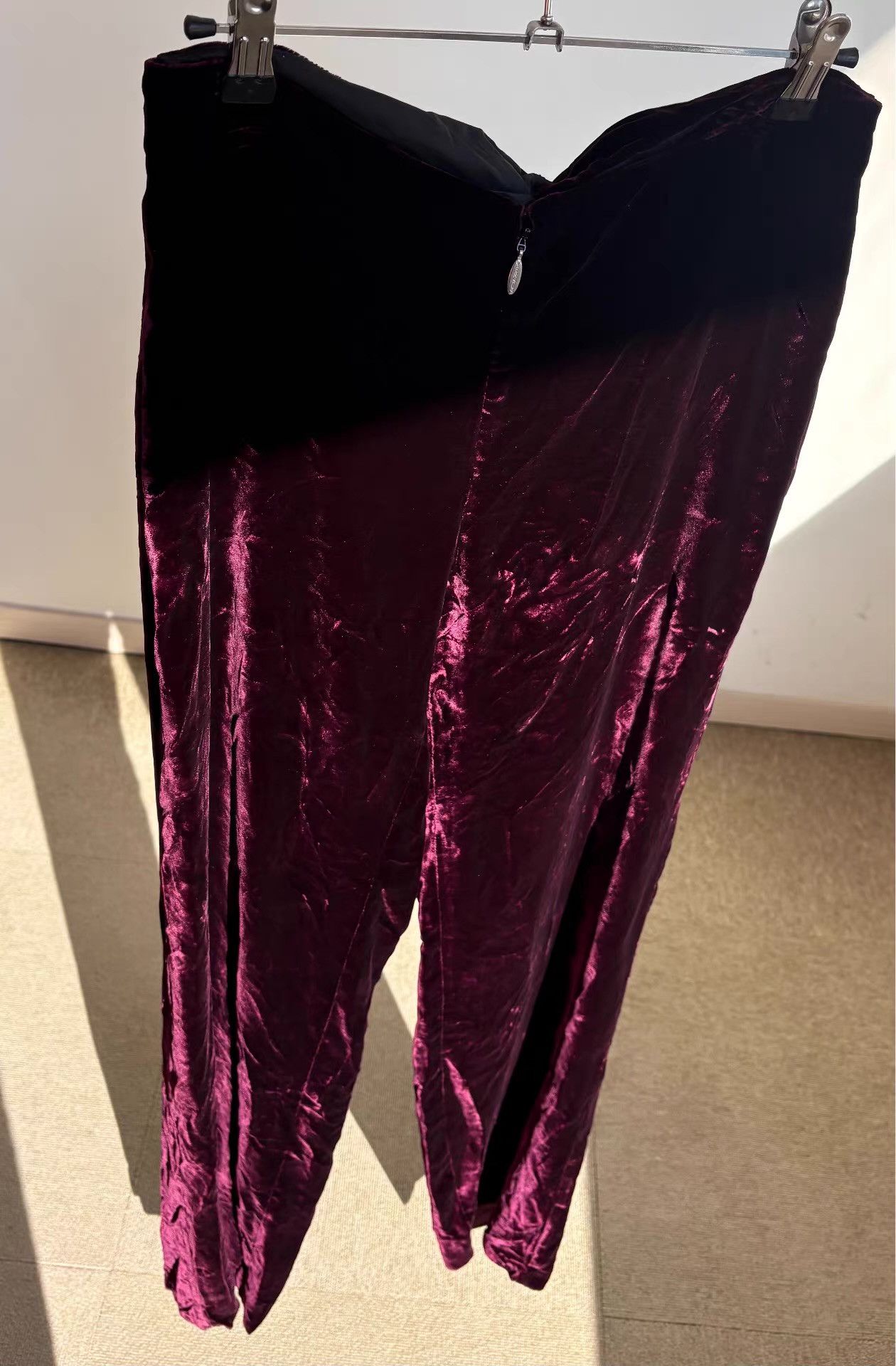 Versace Versus Versace Women's Burgundy Velvet Trousers Ｑ21 Size 30" / US 8 / IT 44 - 1 Thumbnail