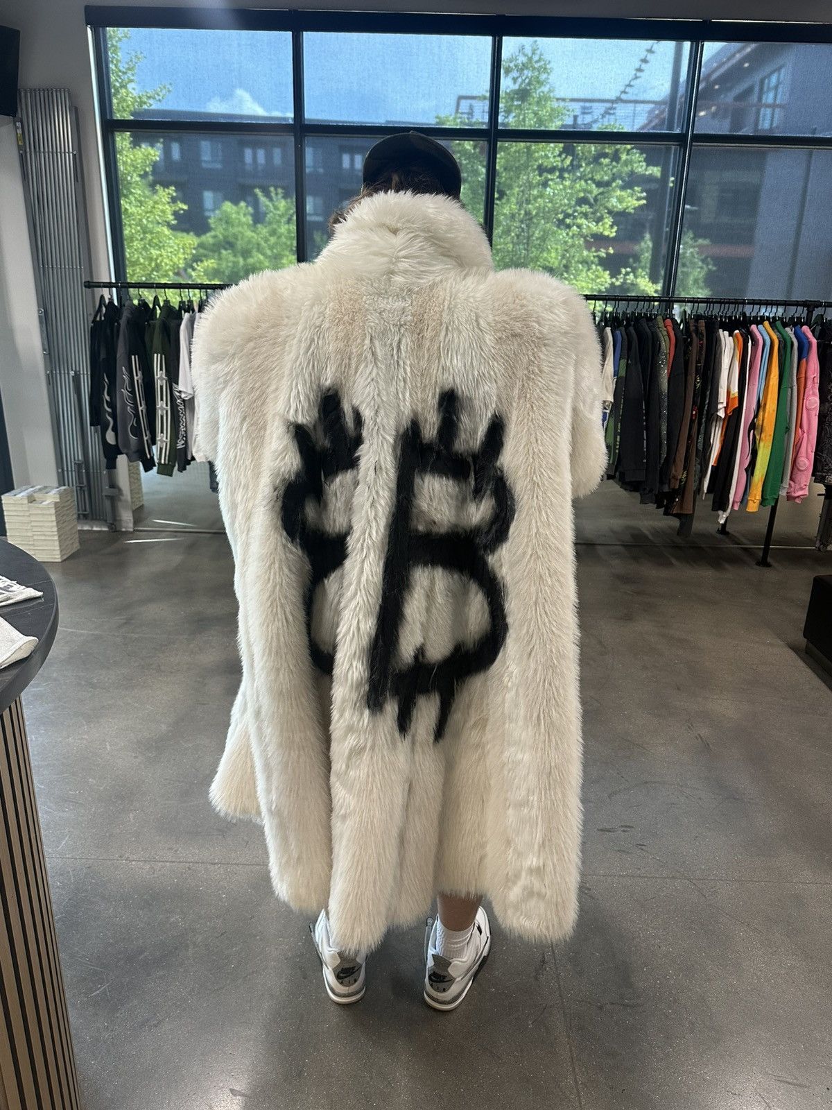 Balenciaga Balenciaga BB A-Line Faux-Fur Coat White Size US XL / EU 56 / 4 - 1 Thumbnail