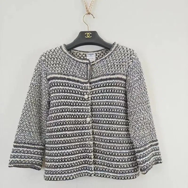 Chanel Chanel Gray Wool Blend Long Sleeve Sweater . Size M / US 6-8 / IT 42-44 - 1 Thumbnail