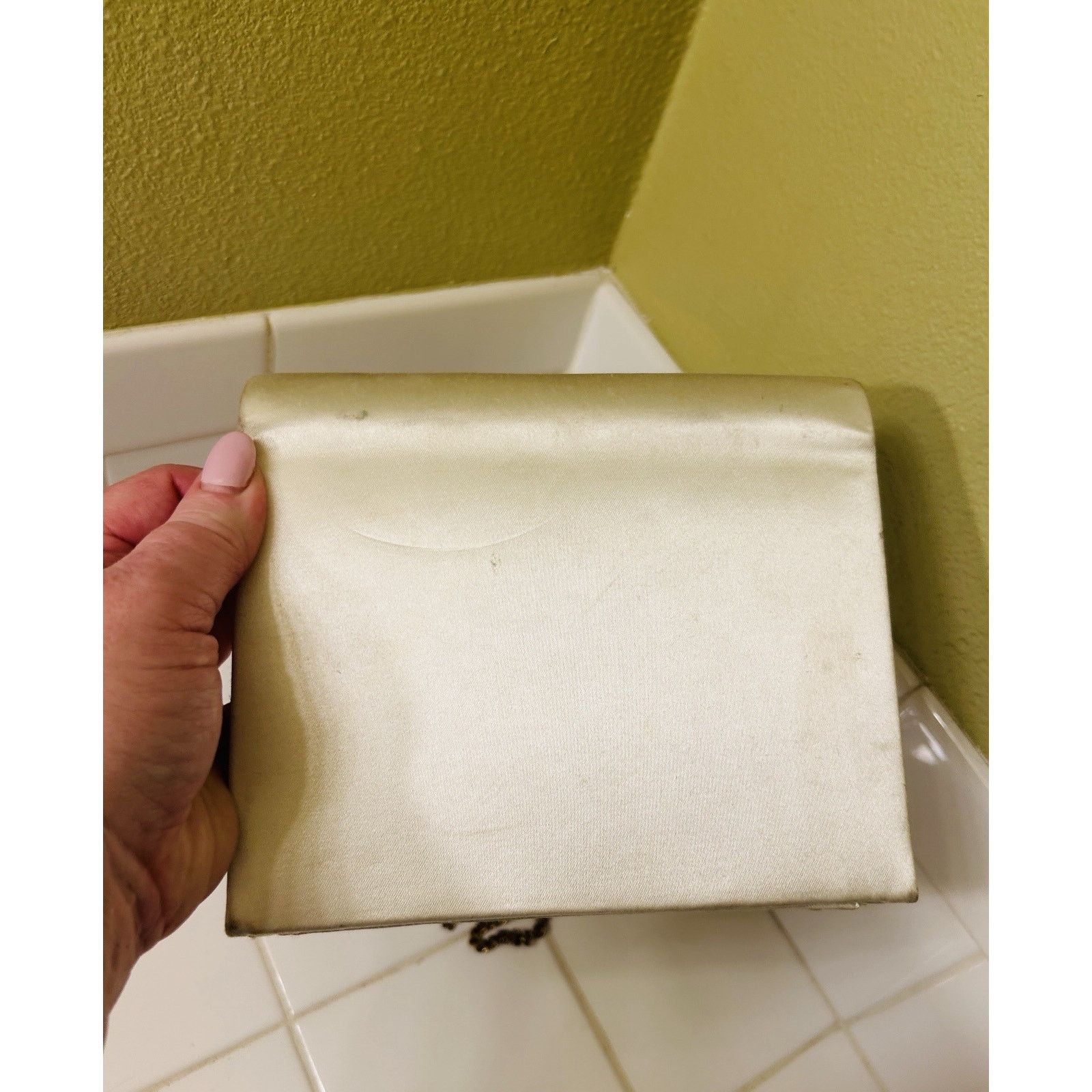 Other Vintage Dyeables Ivory Satin Purse With Metal Gold Chain Size ONE SIZE - 7 Thumbnail