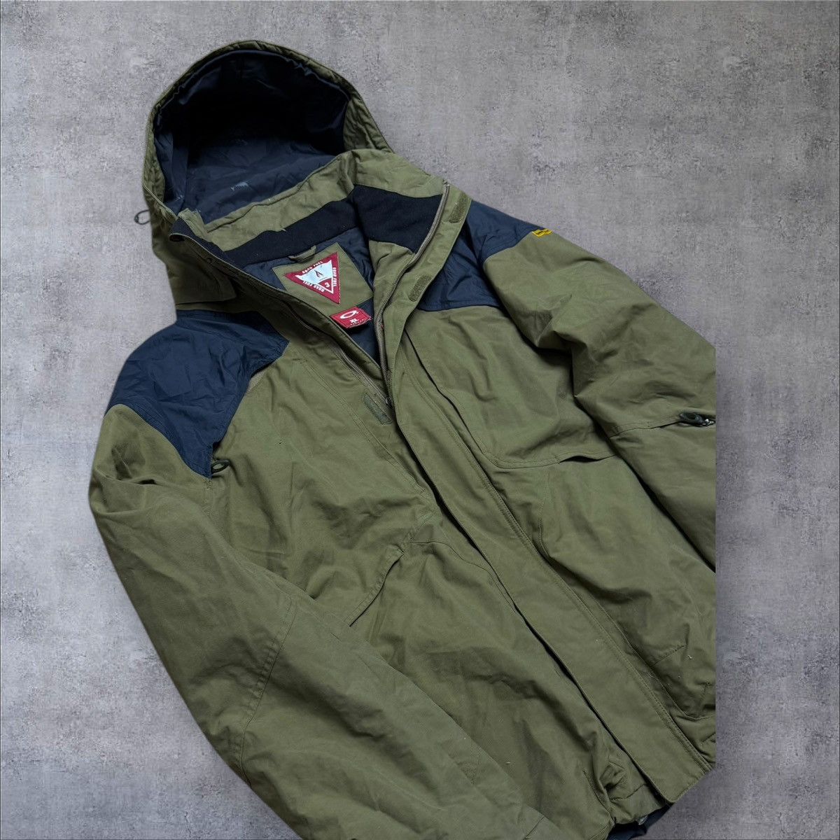 Oakley × Vintage Vintage khaki oakley jacket size XL snowboard Size US XL / EU 56 / 4 - 3 Thumbnail