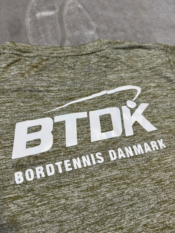 Japanese Brand × Sports Specialties Butterfly Toka Bordtennis Danmark size M tshirt table tennis Size US M / EU 48-50 / 2 - 5 Thumbnail