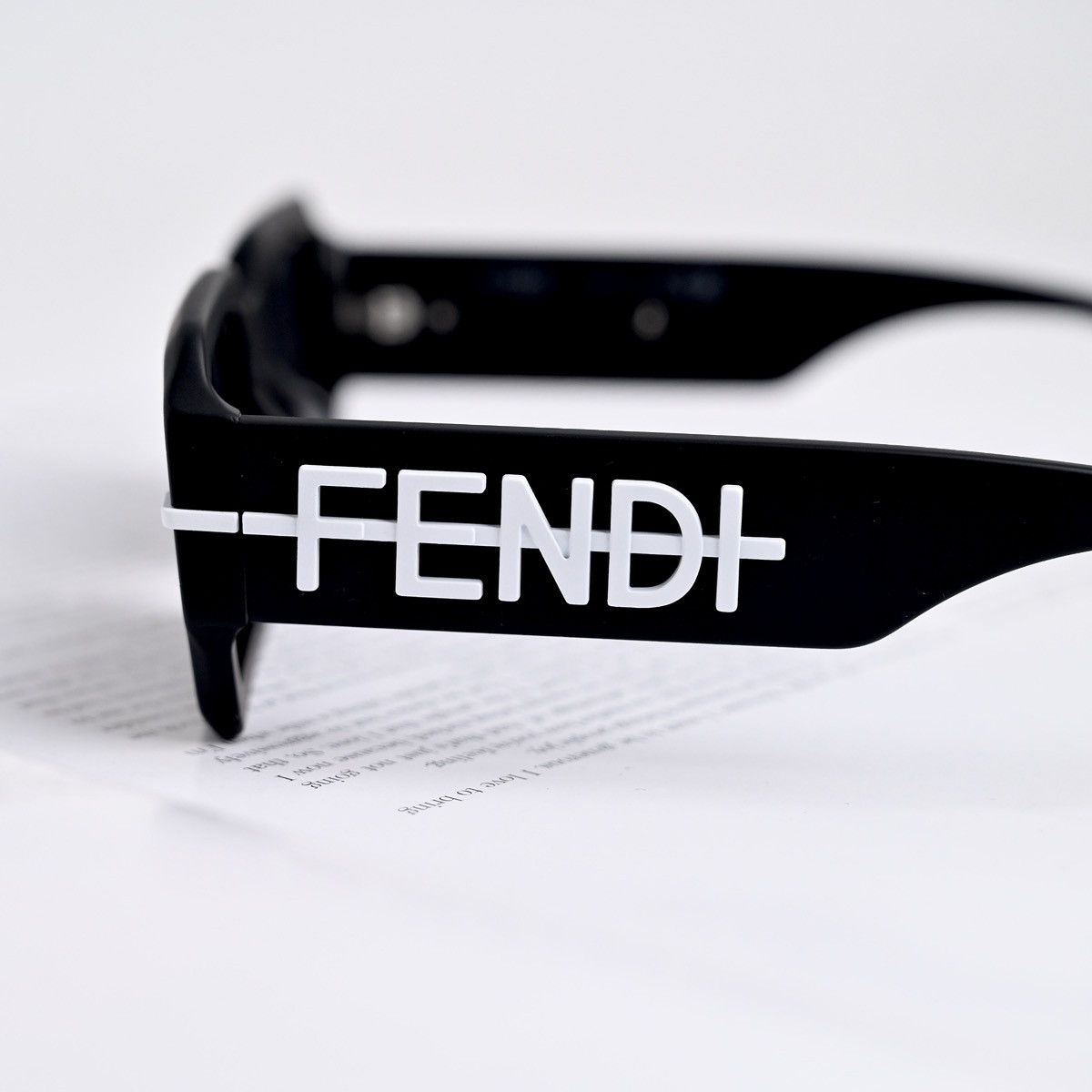 Fendi FENDI GRAPHY FE40073U 02A SUNGLASSES Size ONE SIZE - 3 Thumbnail