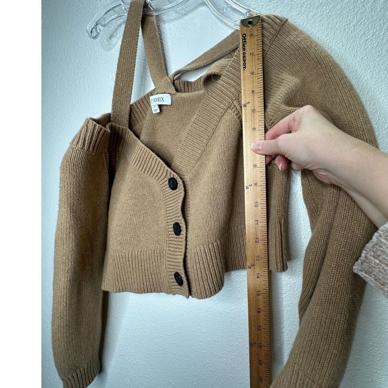 INTERMIX Intermix Beige Rumi Cold Shoulder V-Neck Button Cardigan P Size S / US 4 / IT 40 - 16 Thumbnail