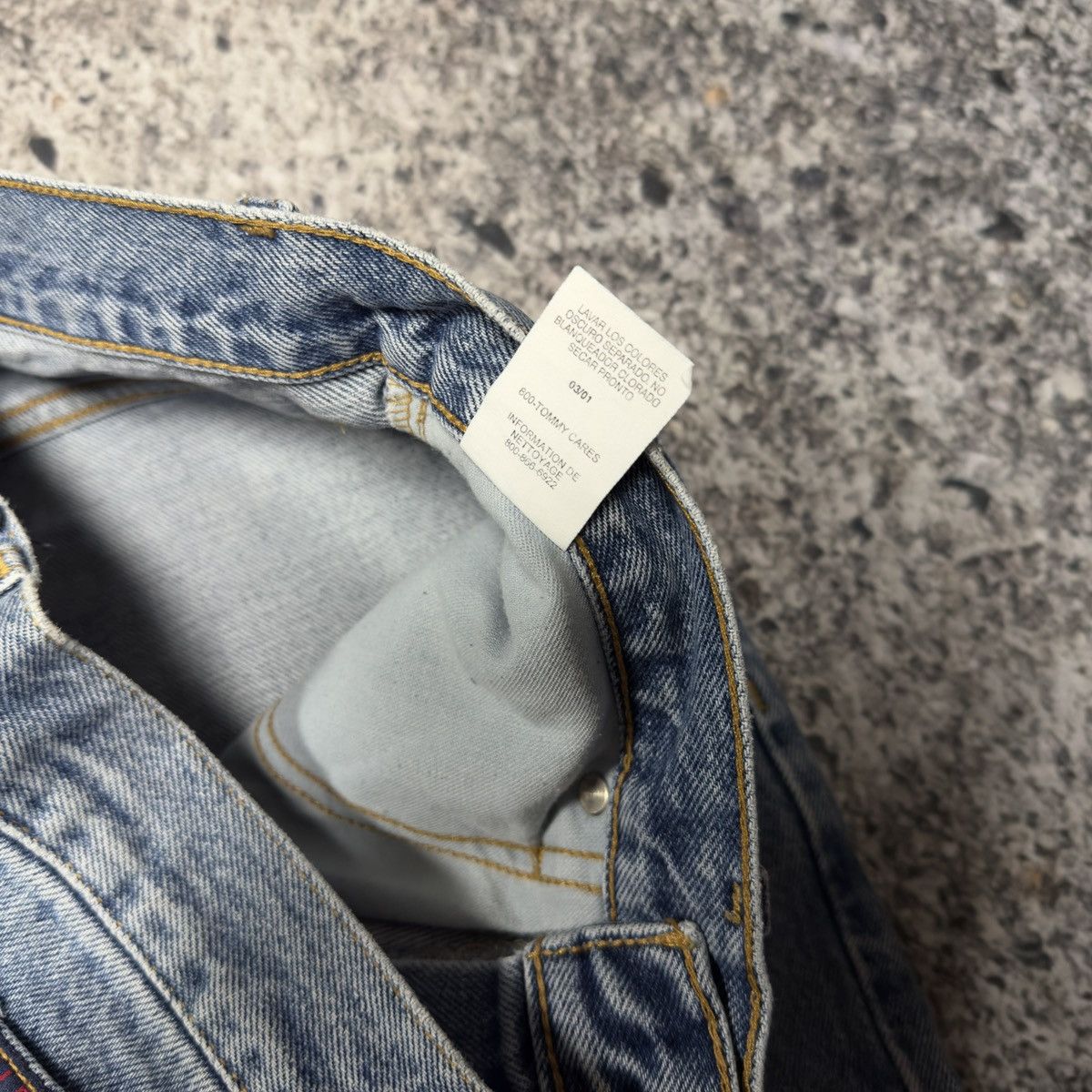 Vintage Vintage Tommy Jeans Faded Light Wash Denim Skater ERD Grunge Size US 31 - 9 Thumbnail