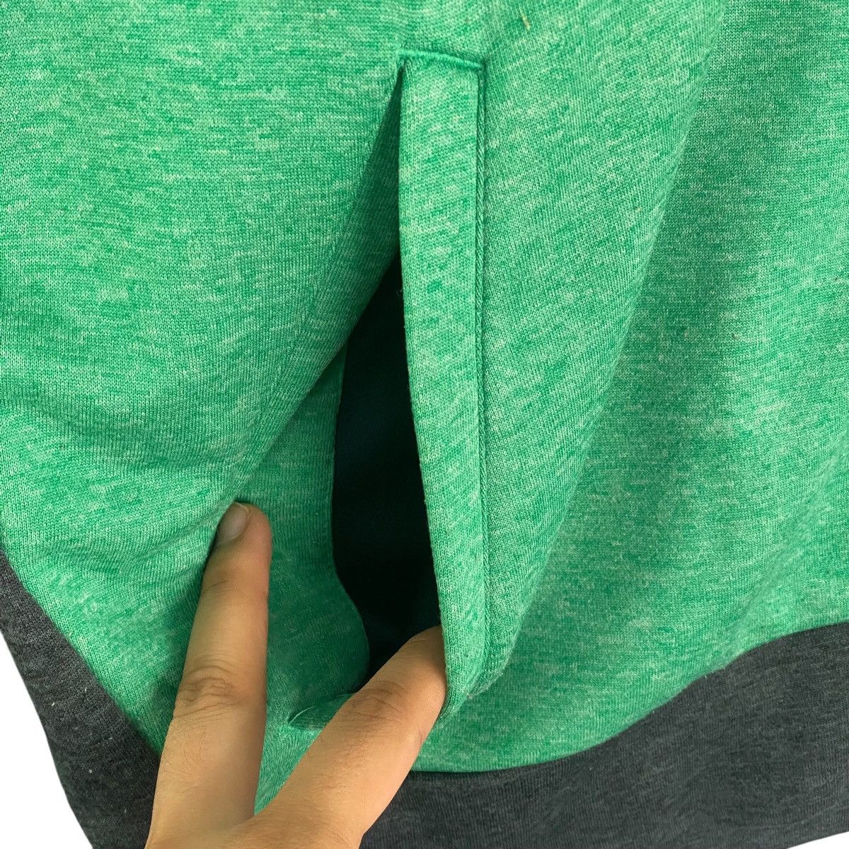 Vintage Vintage Adidas Embroidery Crewneck Sweatshirt Black/Green Size US M / EU 48-50 / 2 - 5 Thumbnail