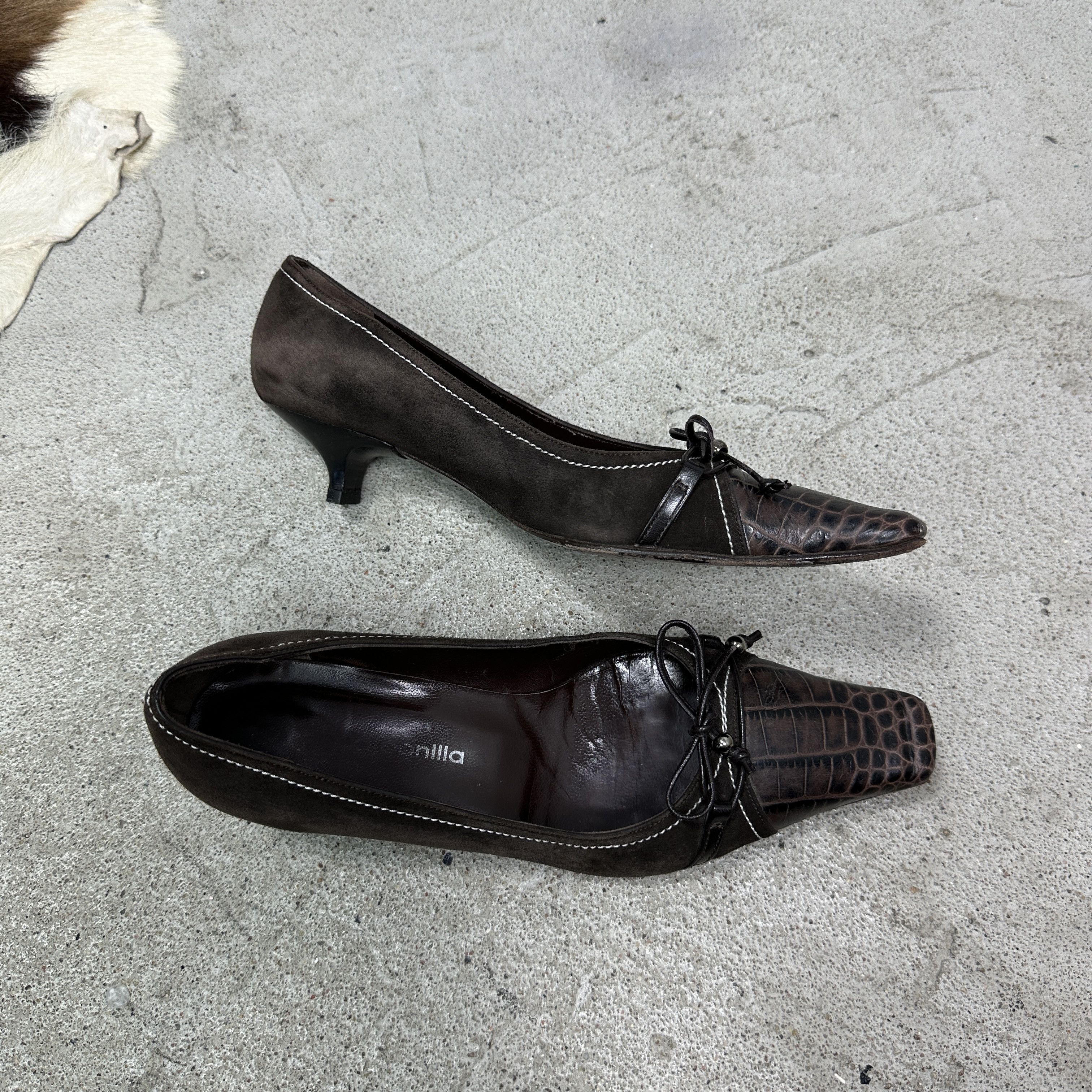 Vintage Vintage Avant Garde Leather Kitten Heels Bows Y2K Size US 7 / IT 37 - 5 Thumbnail