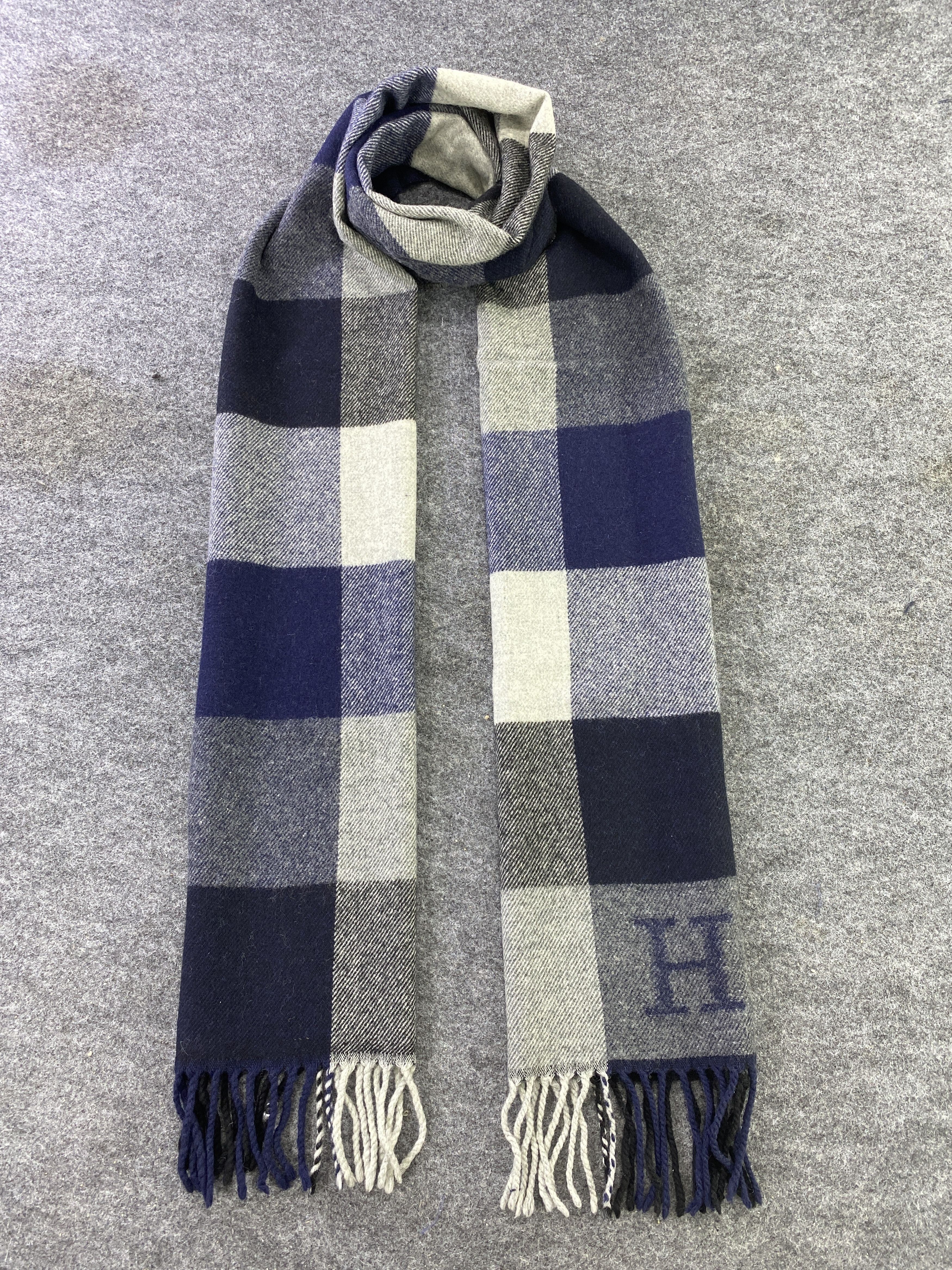Tommy Hilfiger Tommy Hilfiger Scarf / Muffler / Neckwear -T556 Size ONE SIZE - 1 Thumbnail