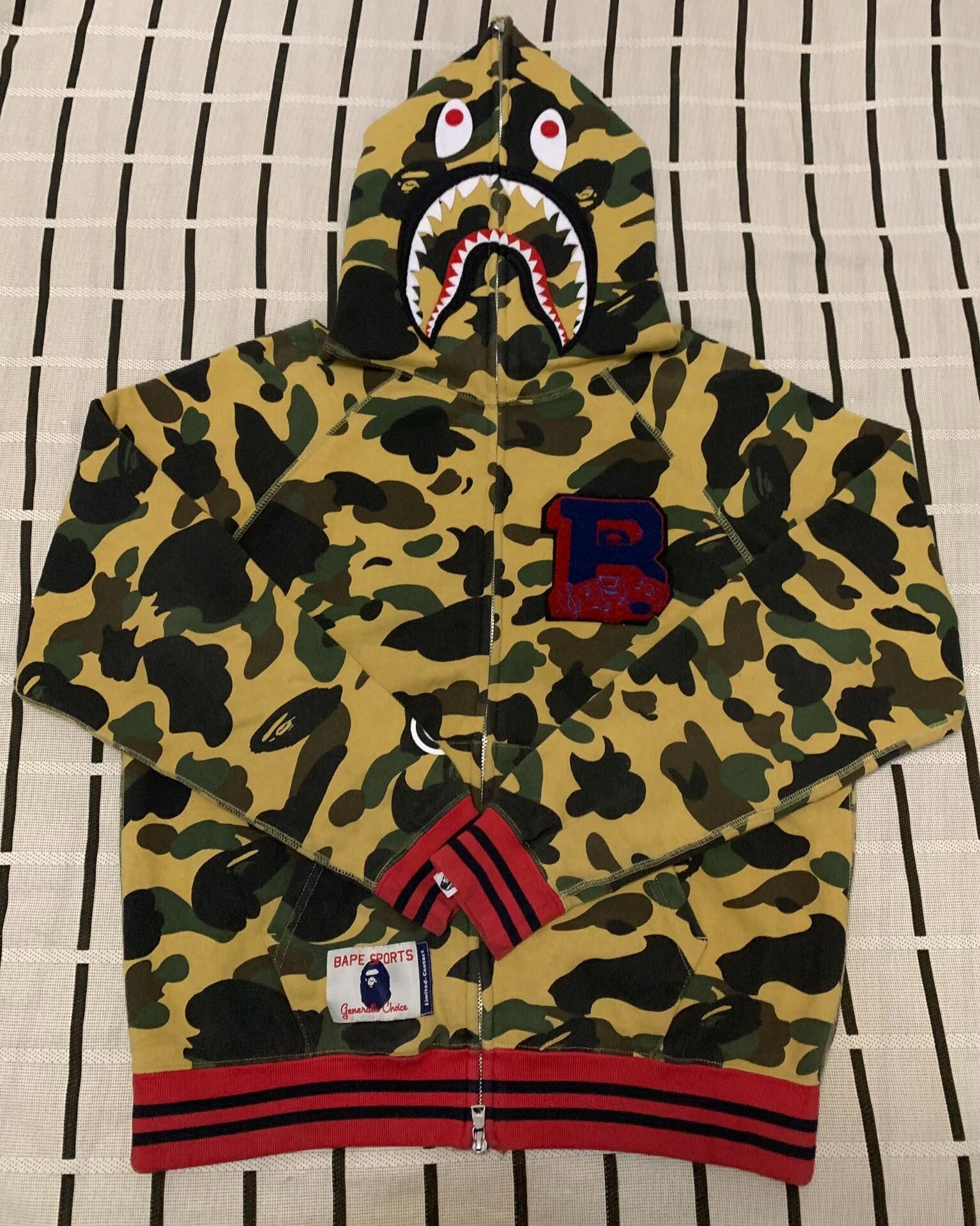 Bape Bape Shark Camo Yellow Light Jacket Men Size US M / EU 48-50 / 2 - 1 Thumbnail