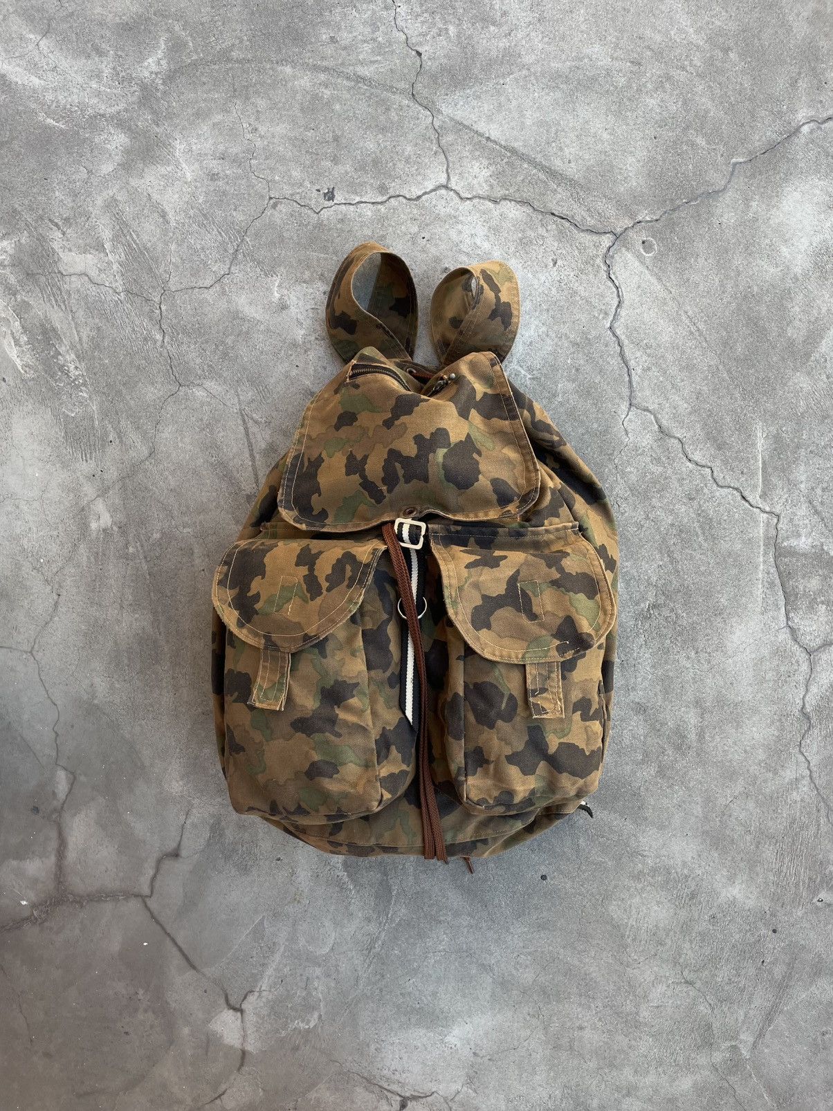 Vintage Camouflage Military Backpack w/ Vintage Zipper Size ONE SIZE - 2 Thumbnail
