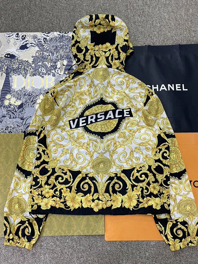 Versace Versace Printed letter hooded coat Size L / US 10 / IT 46 - 3 Thumbnail
