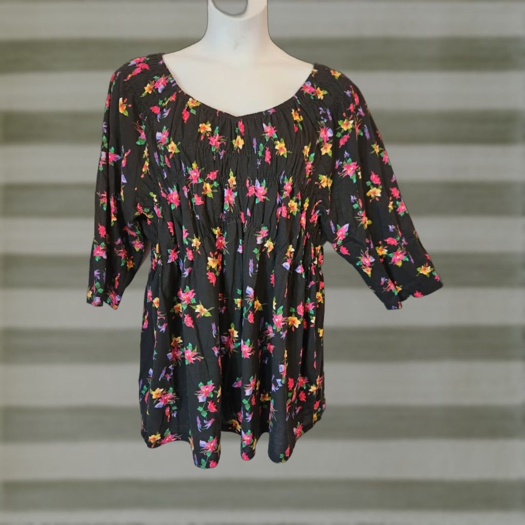 Vintage Woman Within Black Smocked Floral Print 3/4 Sleeve Tunic Top Shirt 2X 26 28 V-Neck Casual Everyday Womens Blouse Size XXL / US 16-18 / IT 52-54 - 1 Thumbnail