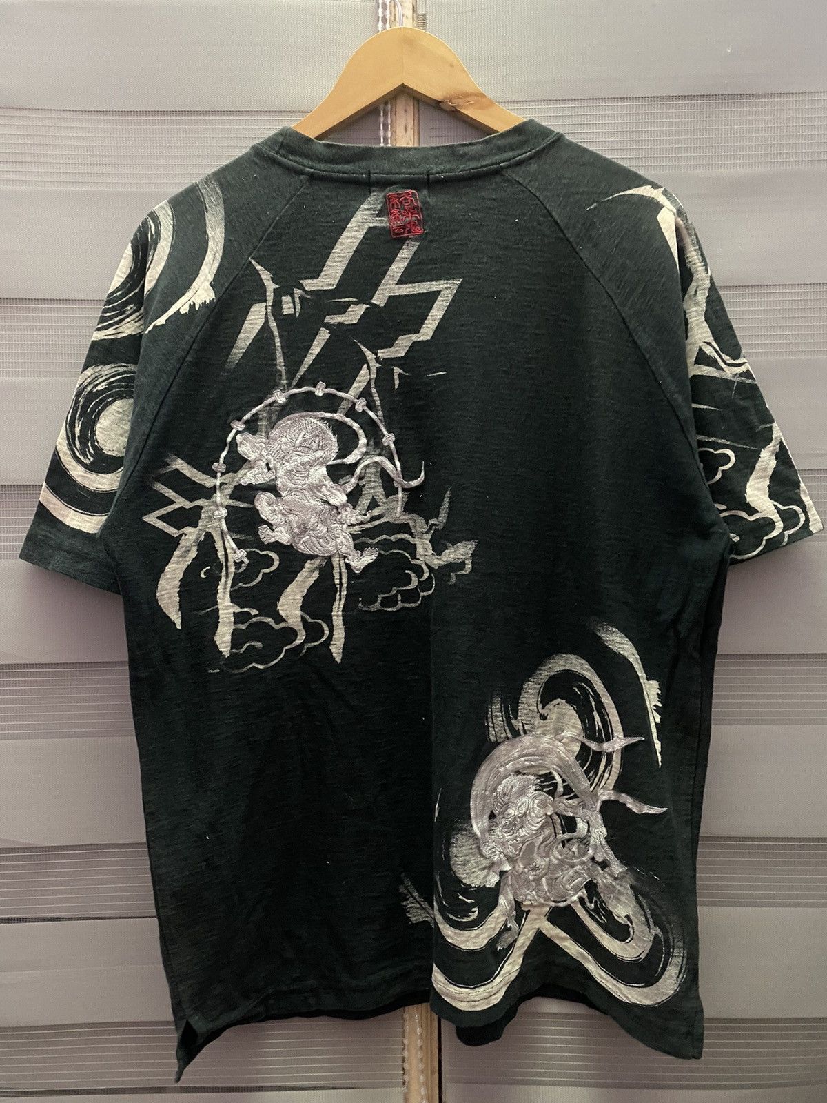 Japanese Brand Vintage Sukajan Tamashi Karakuri Embroided Multi Pocket Tees Size US L / EU 52-54 / 3 - 6 Thumbnail
