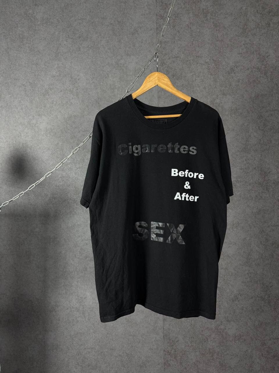 Pleasures Pleasures designer tee Size US L / EU 52-54 / 3 - 1 Thumbnail