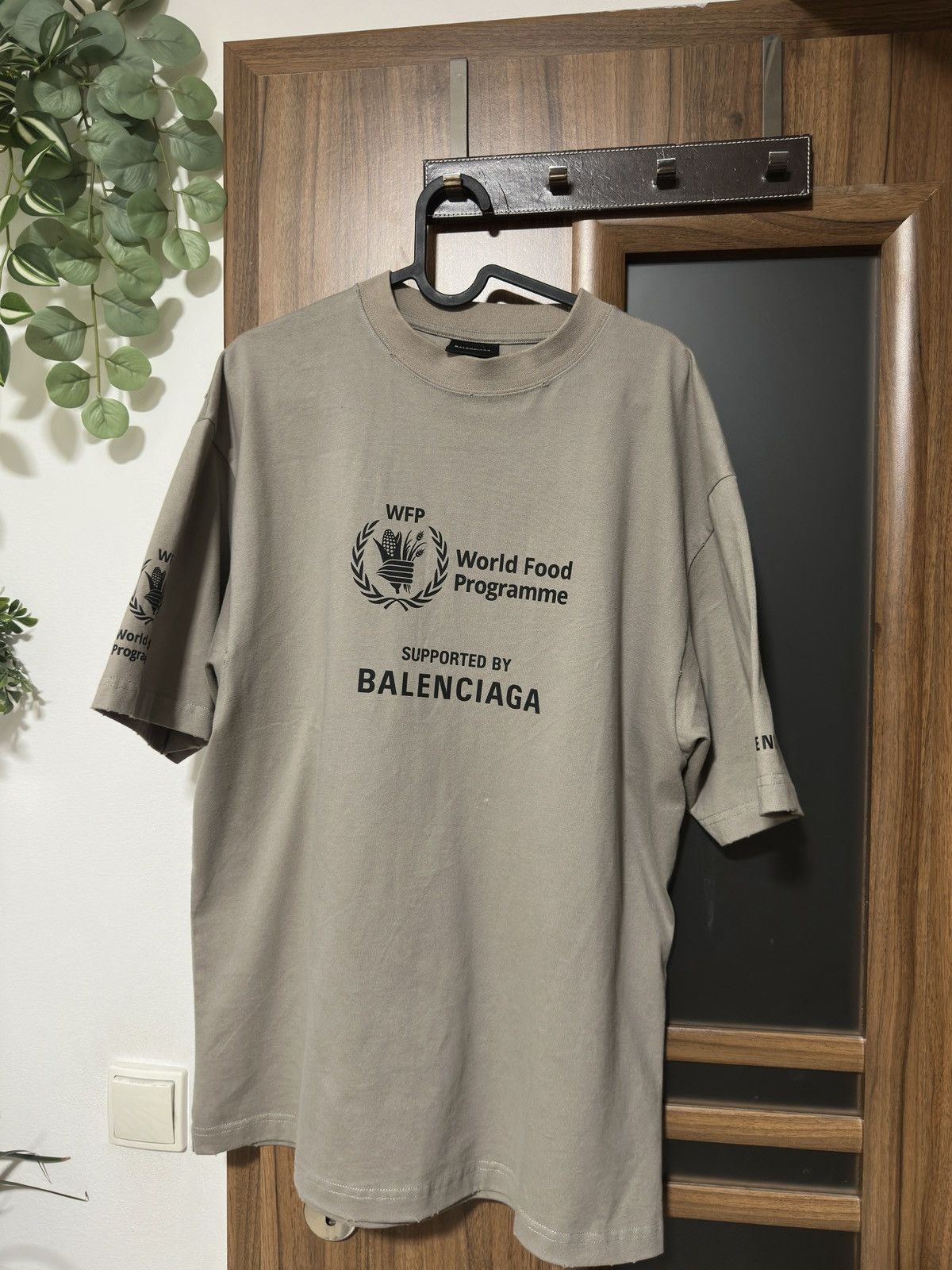 Balenciaga Balenciaga WFP tshirt Size US S / EU 44-46 / 1 - 1 Thumbnail
