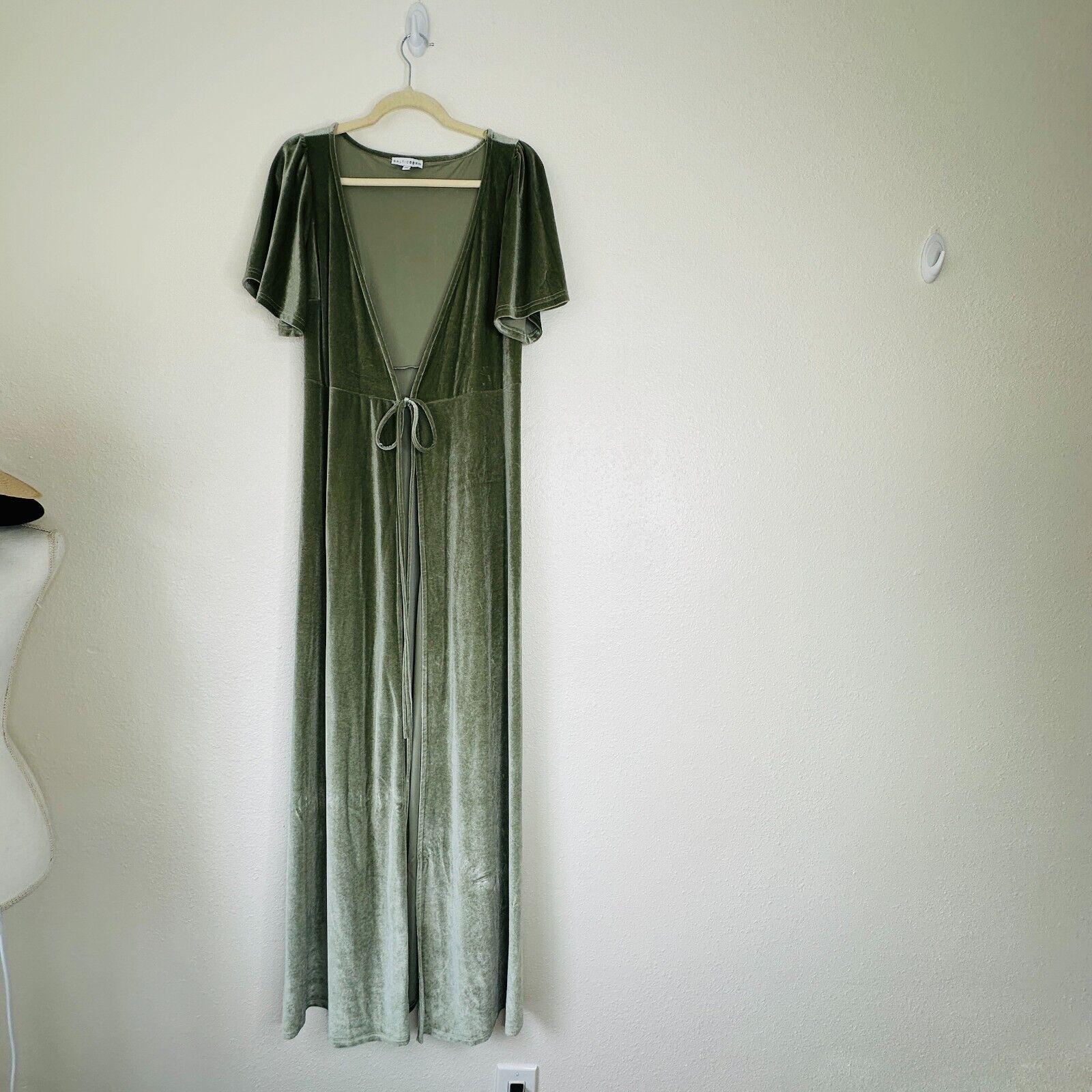 Other Baltic Born Sage Green Velour Flutter Sleeve Maxi Wrap Dress Size XS / US 0-2 / IT 36-38 - 18 Thumbnail