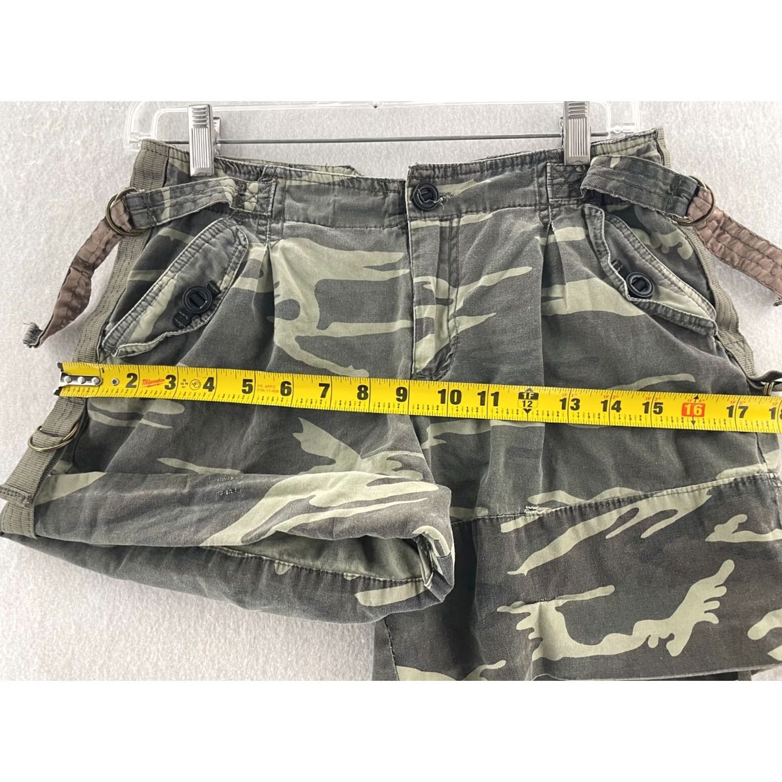 Forever 21 FOREVER 21 Shorts Womens Small Camouflage Elastic Waist Roll Hem Canvas Cargo Colorful Multicolor Casual Pockets 100% Cotton Size 28" / US 6 / IT 42 - 5 Thumbnail