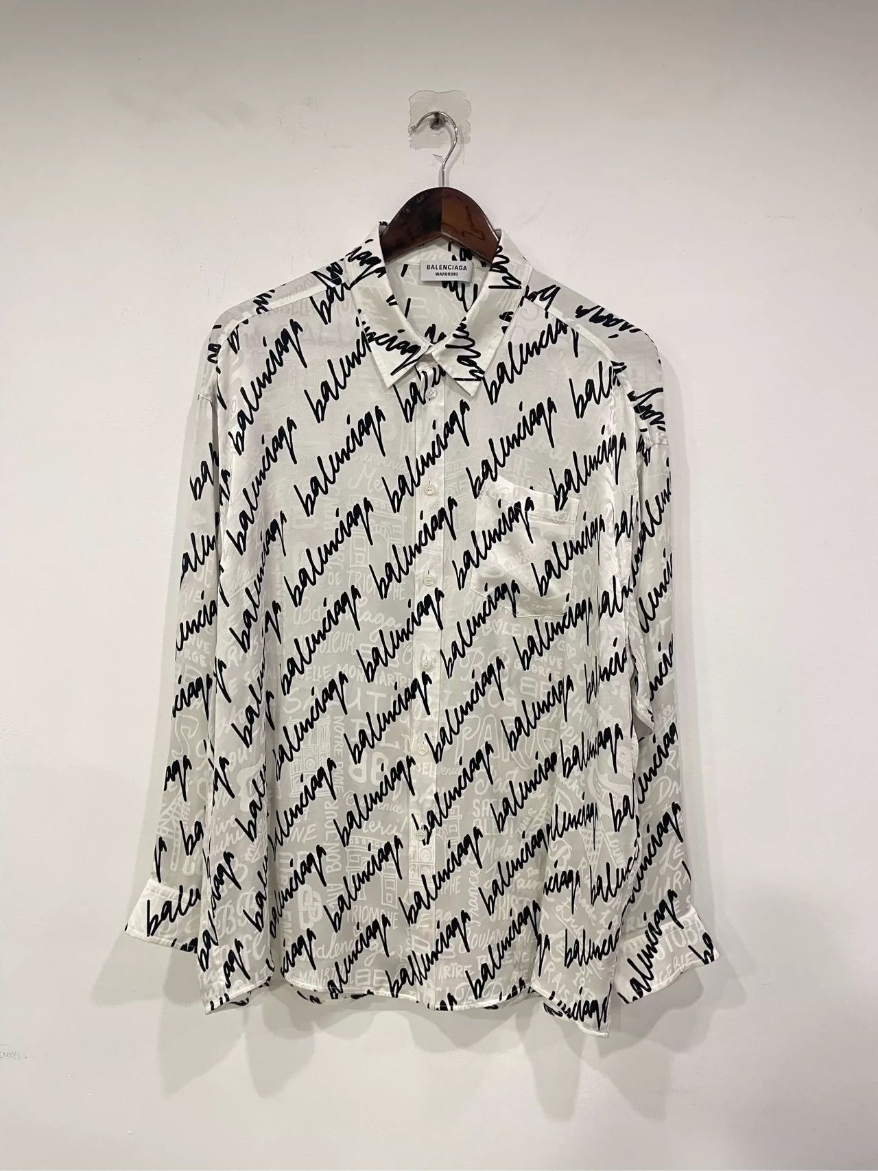 Balenciaga Balenciaga Graffiti printed long sleeved shirt Size US XS / EU 42 / 0 - 1 Thumbnail