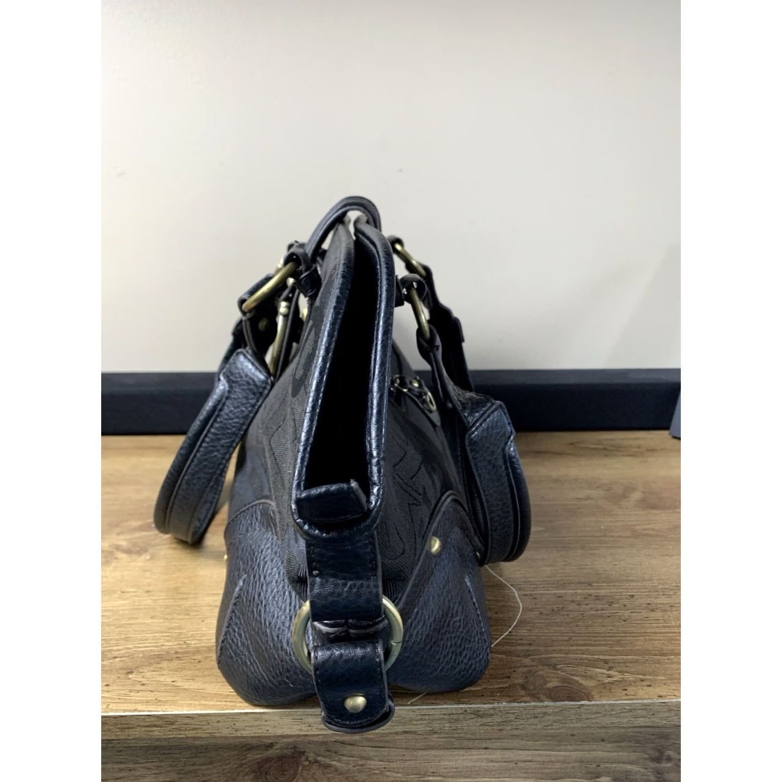 Etienne Aigner Etienne Aigner Women's Shoulder Bag Brown Leather Zip Closure Double Handles Gold Hardware 90s Vintage-Inspired Size ONE SIZE - 7 Thumbnail
