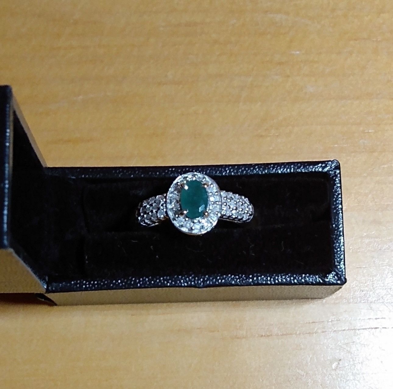 Other 10k real gold. Genuine emerald and diamonds. Size ONE SIZE - 1 Thumbnail
