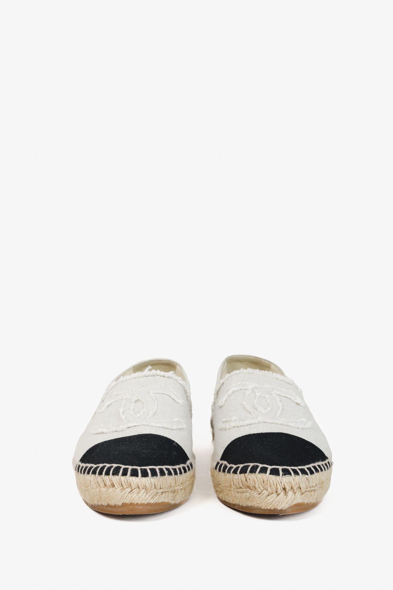 Chanel Chanel Fraying CC Espadrille Flats in White and Black Size US 7.5 / IT 37.5 - 3 Thumbnail