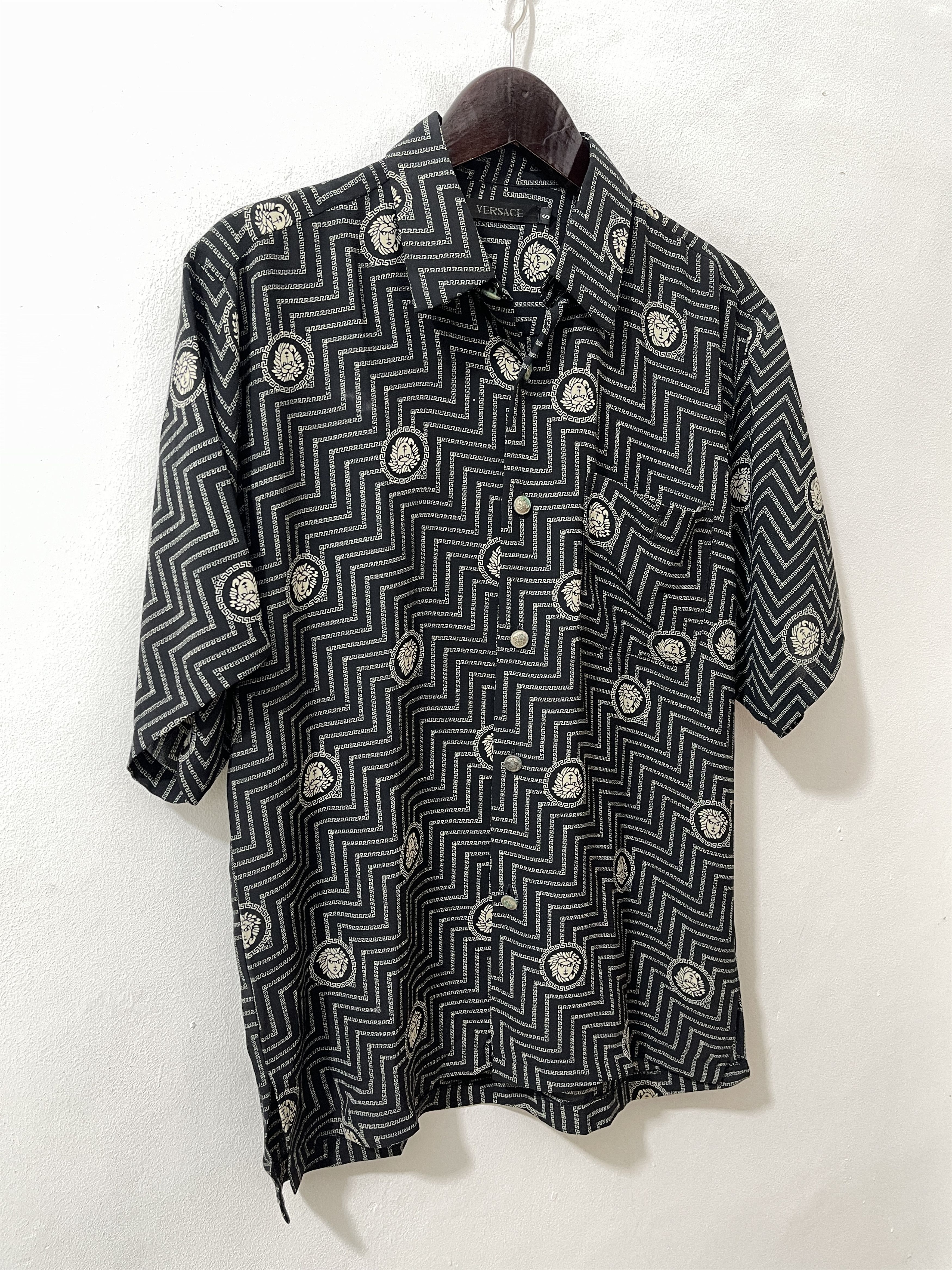 Versace Vintage Versace AOP Art Rayon Shirts Size US S / EU 44-46 / 1 - 4 Thumbnail