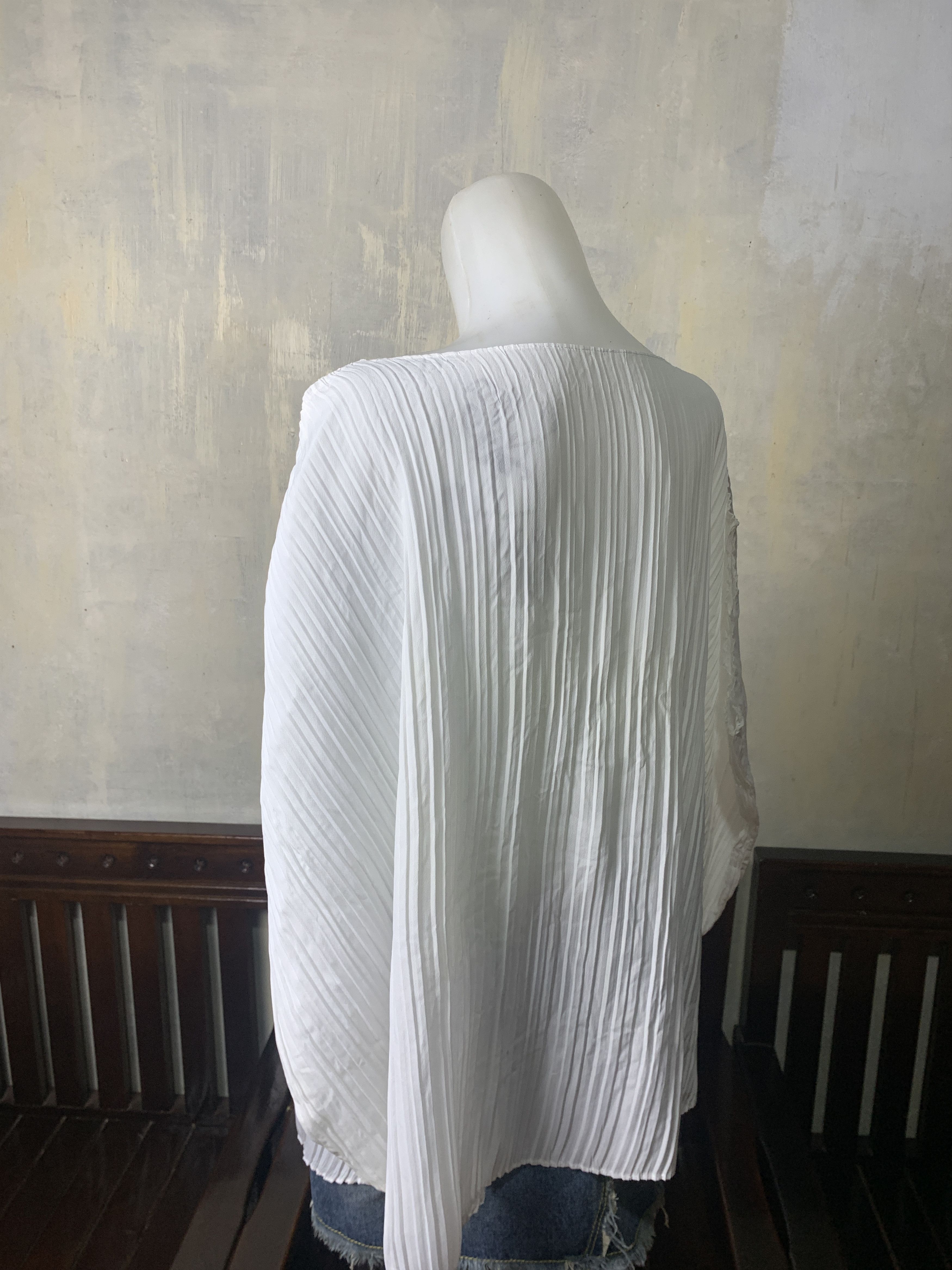 Japanese Brand White Printed Pleated Loose Fit Blouse (One Size) Size ONE SIZE - 3 Thumbnail
