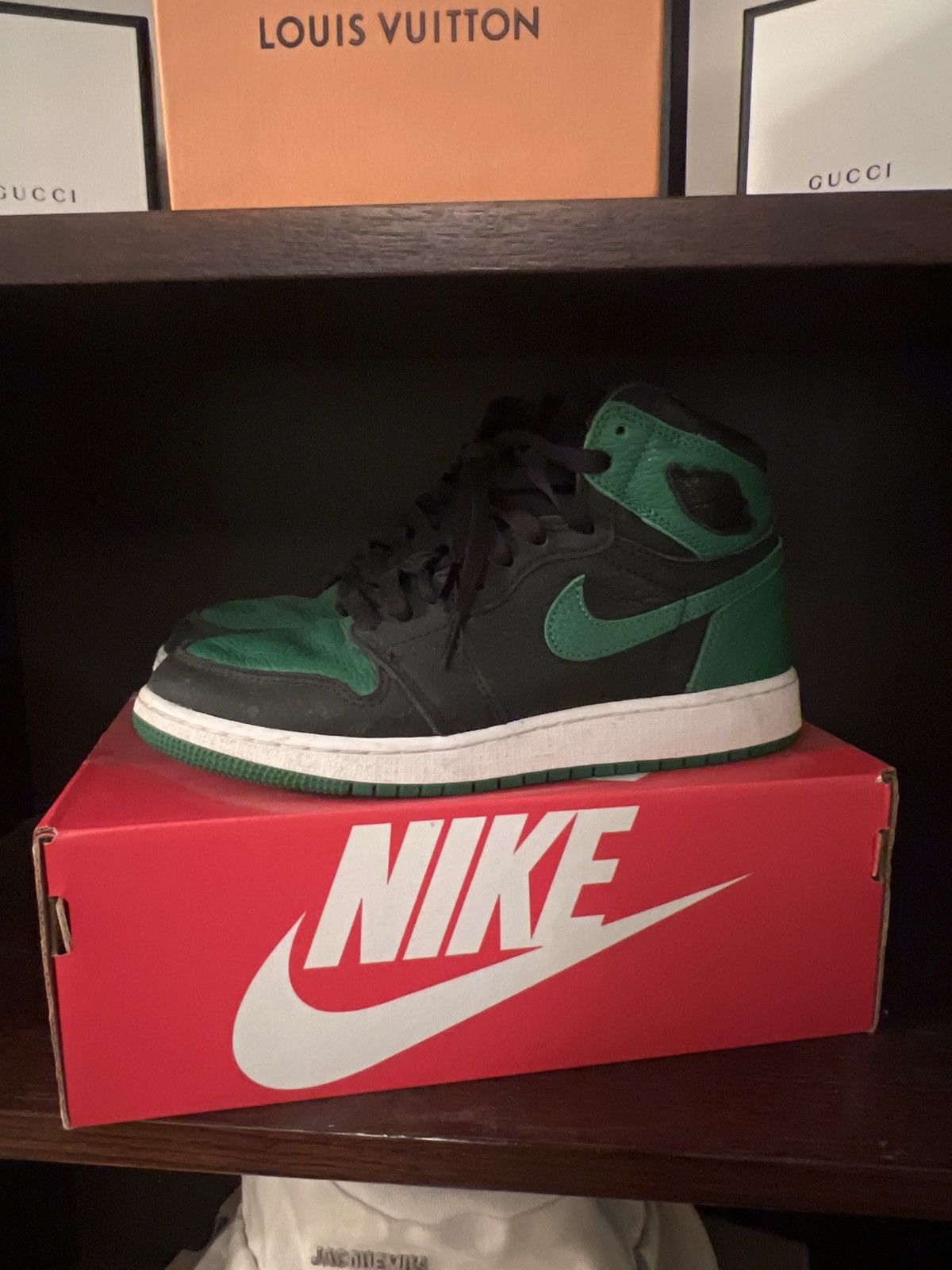 Nike JORDAN 1 HIGH PINE GREEN Size US 6 / EU 39 - 2 Thumbnail
