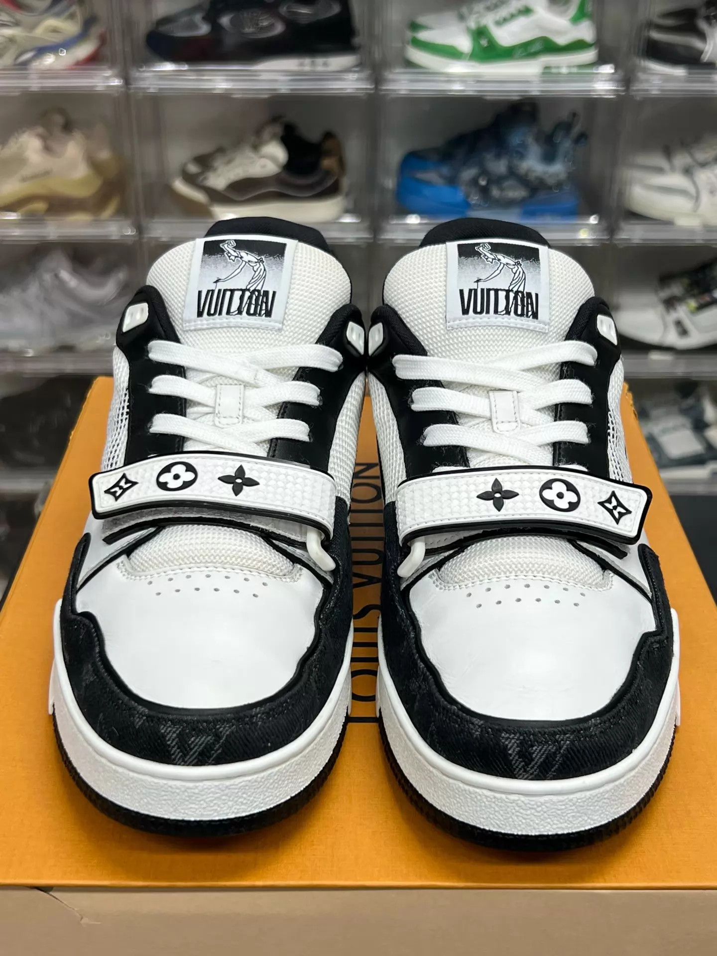 Louis Vuitton LV TRAINER Black & White Velcro UK8.5/42.5 OG Box Near Mint Size US 9.5 / EU 42-43 - 2 Thumbnail
